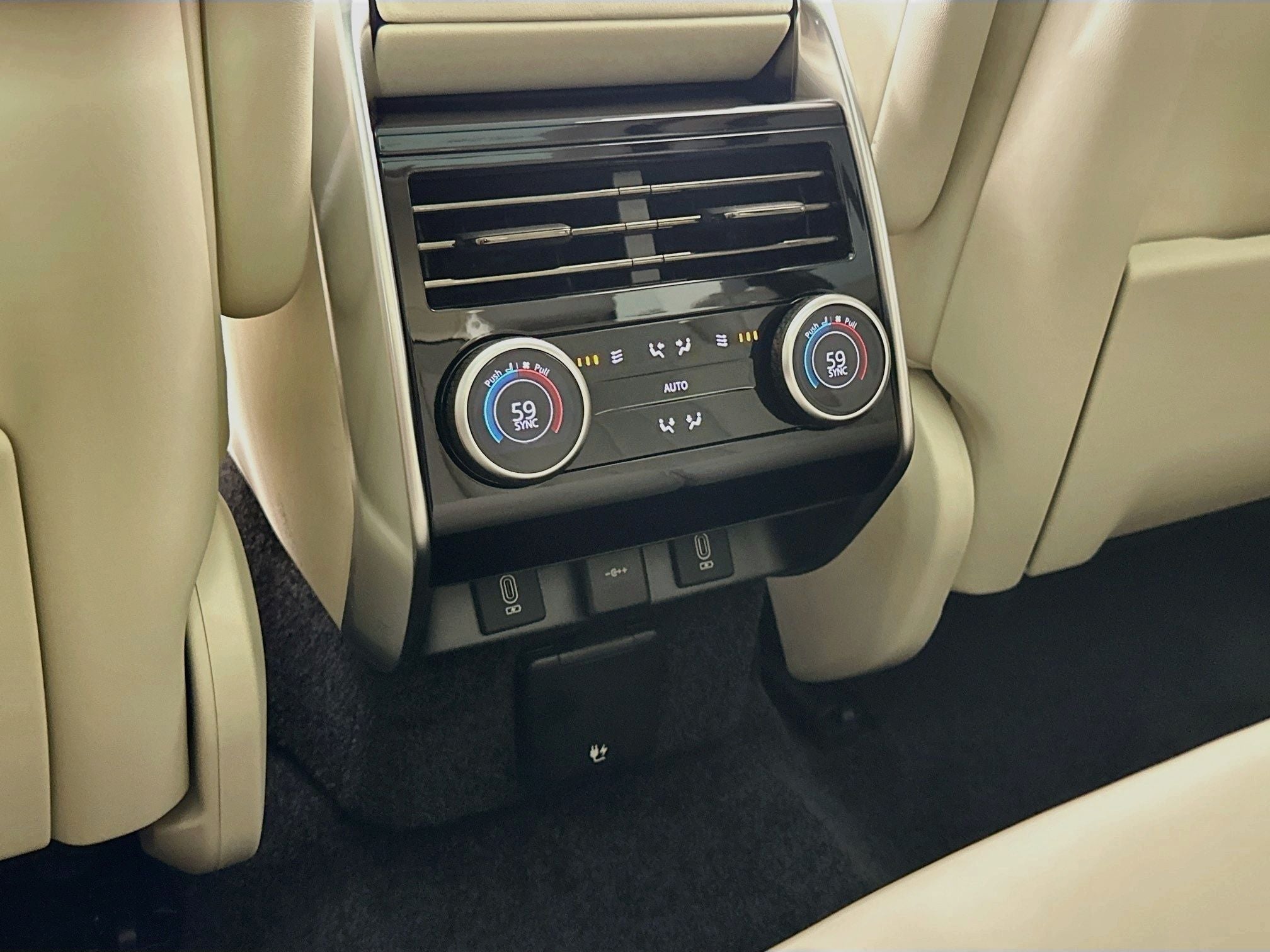 2026 Land Rover Range Rover SE