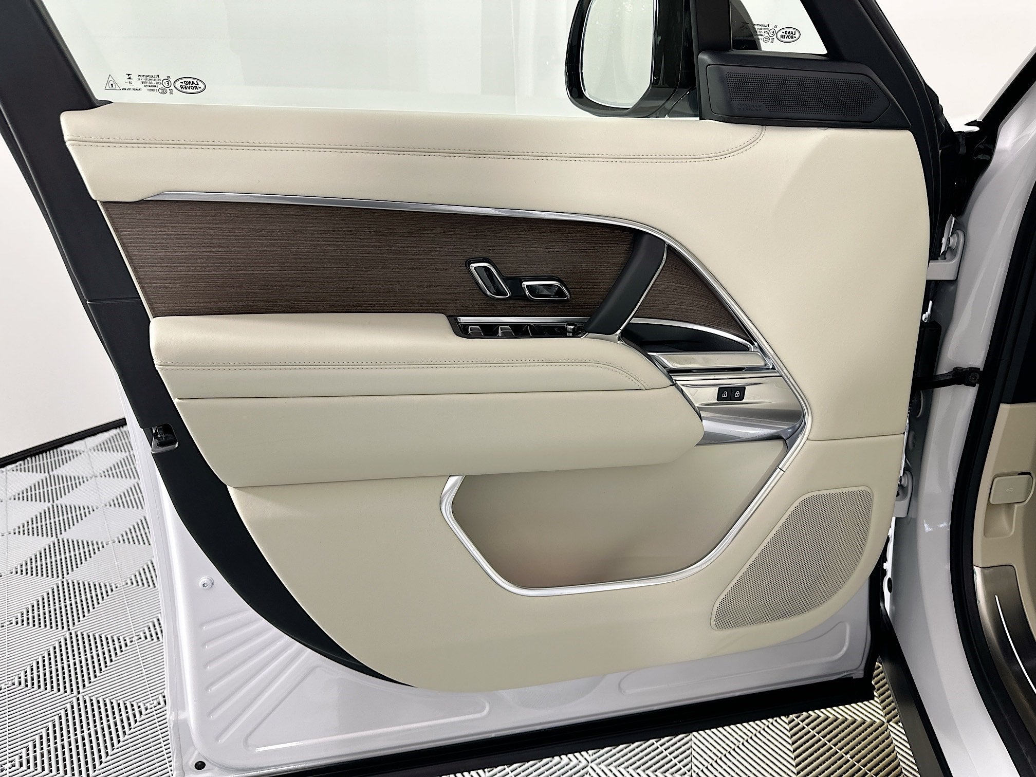 2026 Land Rover Range Rover SE