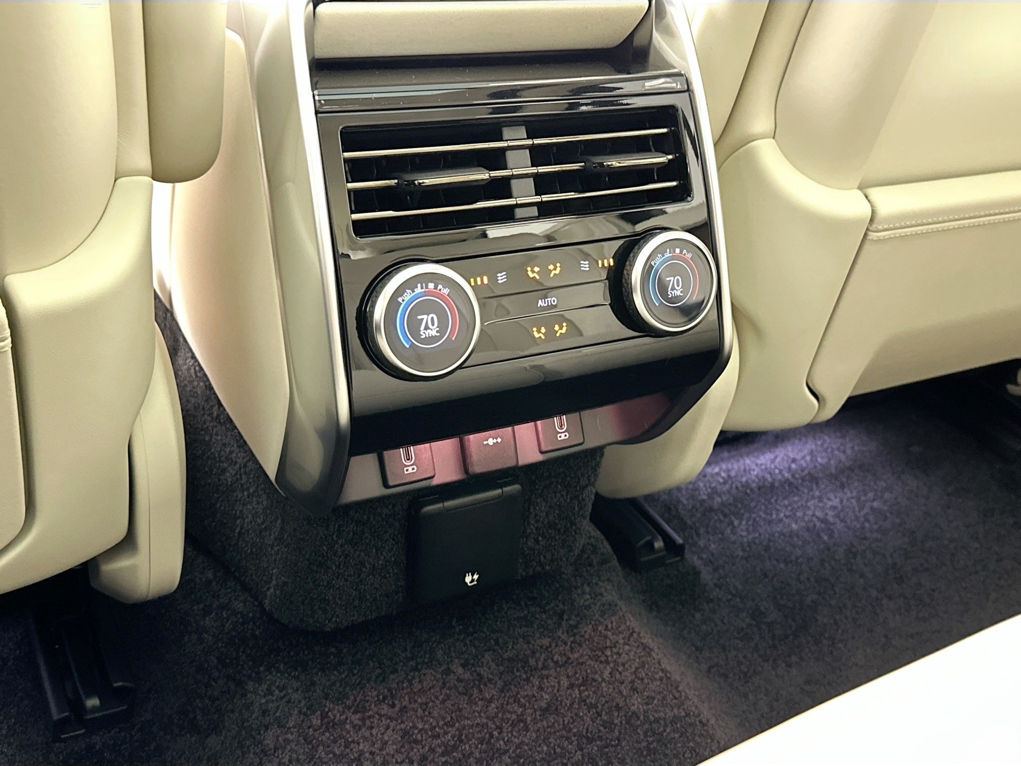 2026 Land Rover Range Rover SE