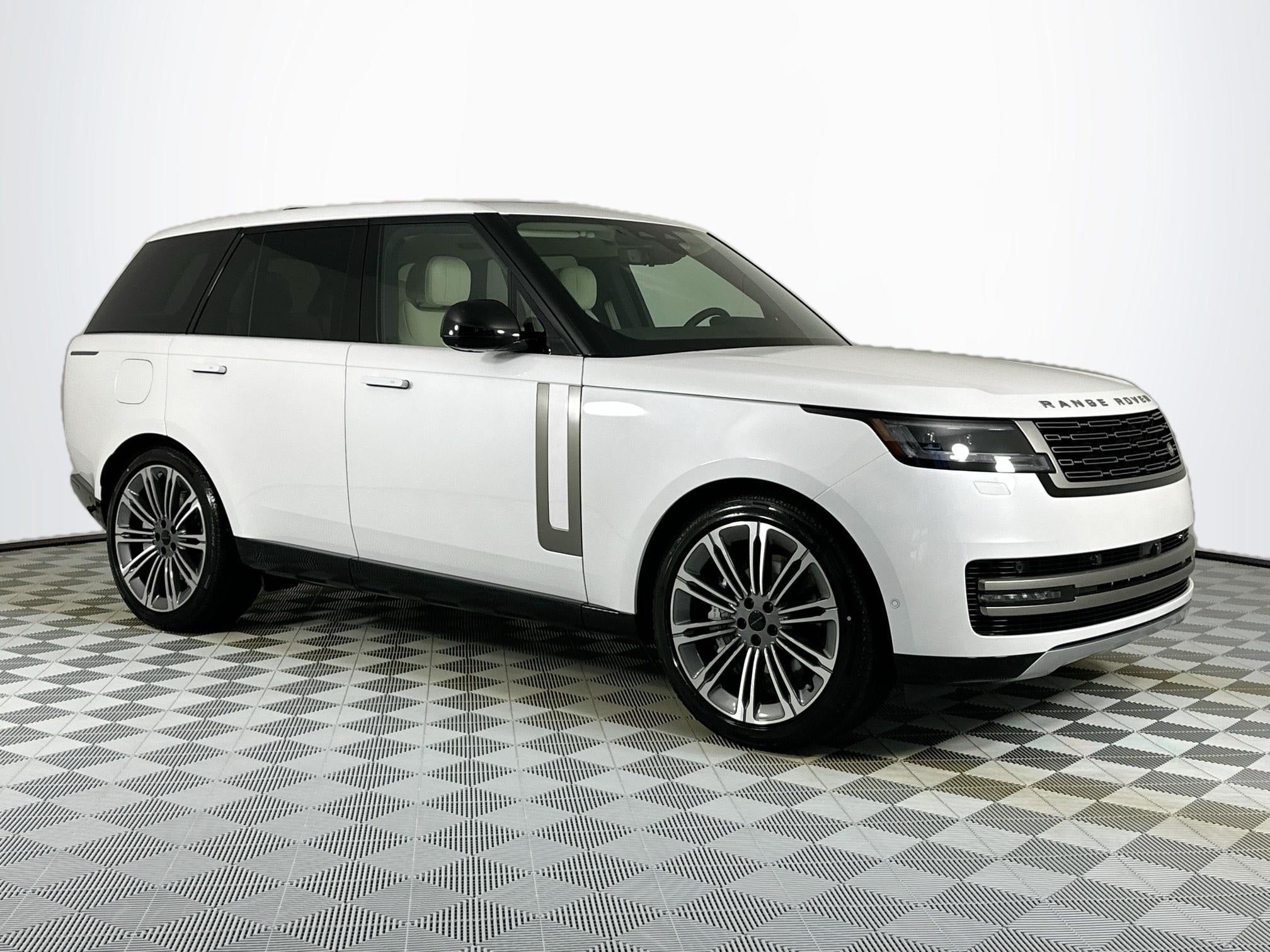 2026 Land Rover Range Rover SE