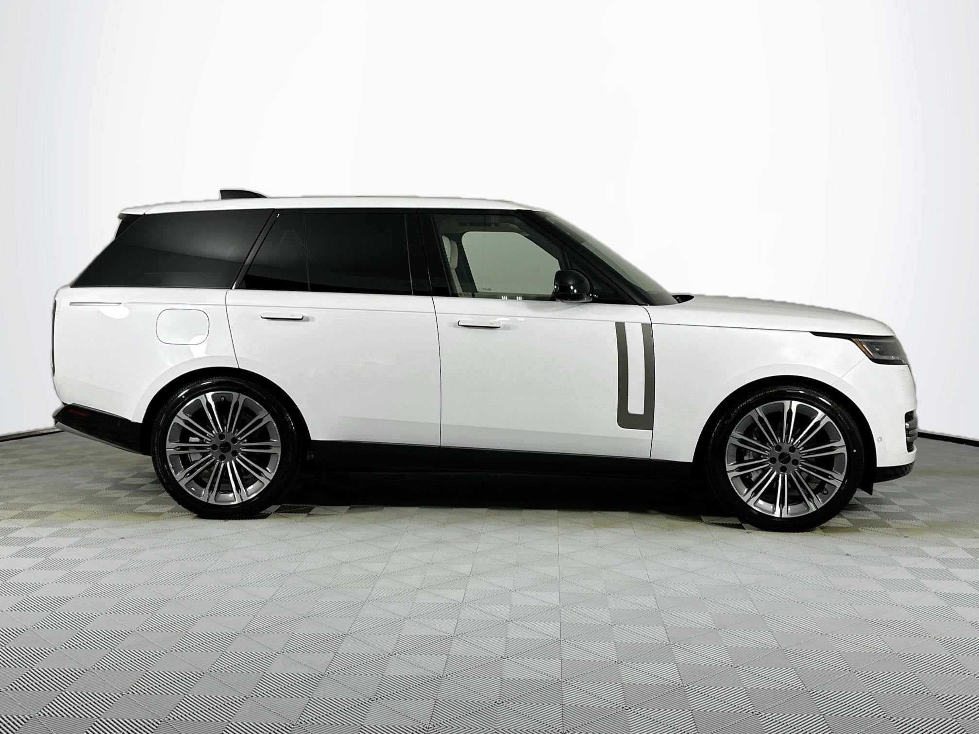 2026 Land Rover Range Rover SE