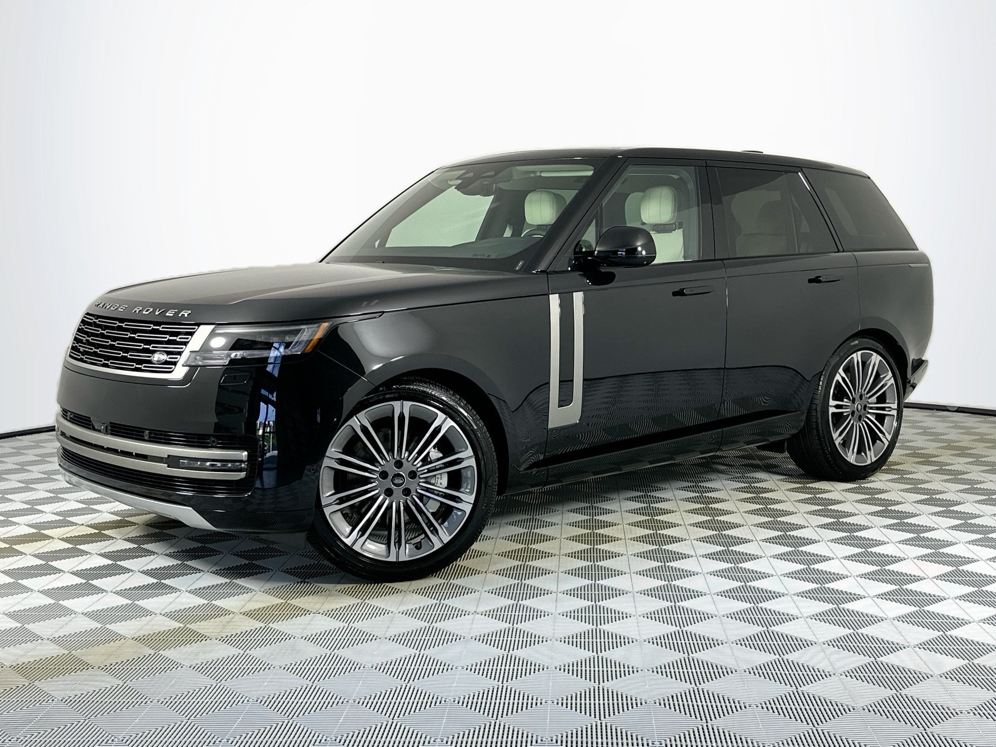2025 Land Rover Range Rover SE