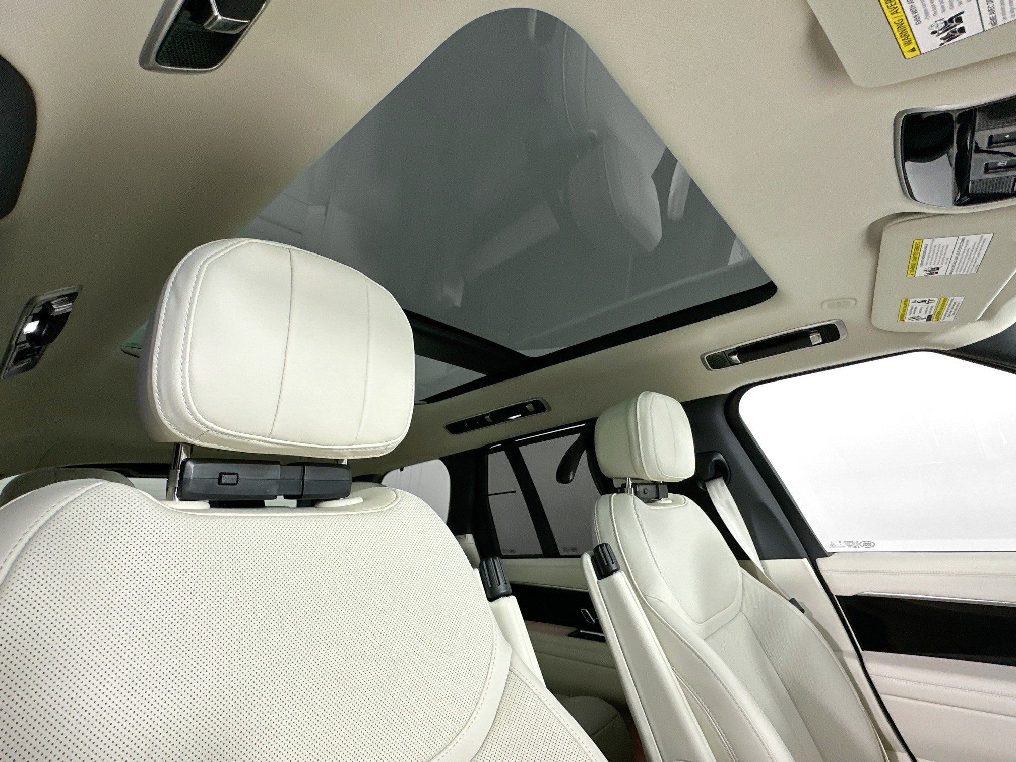 2025 Land Rover Range Rover SE