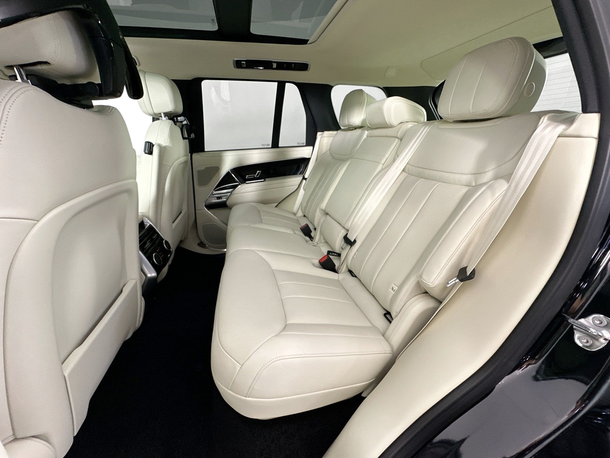 2025 Land Rover Range Rover SE