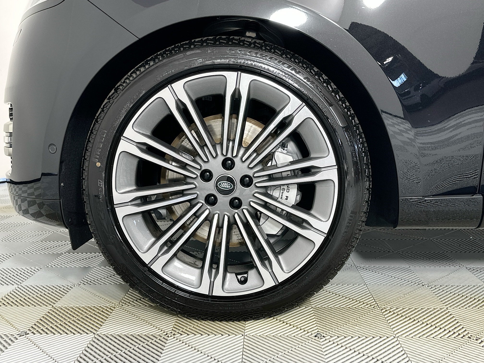 2025 Land Rover Range Rover SE