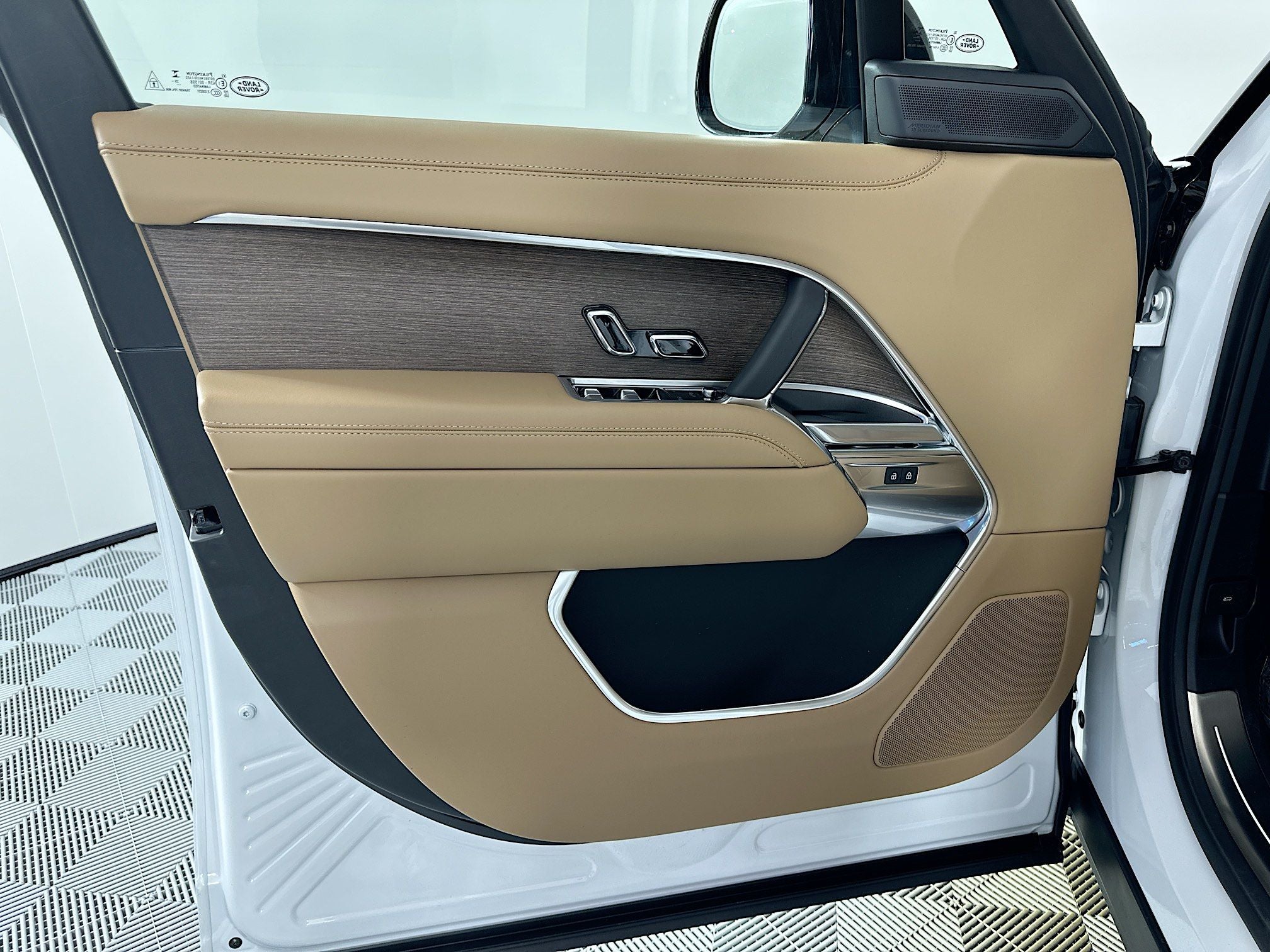 2026 Land Rover Range Rover SE