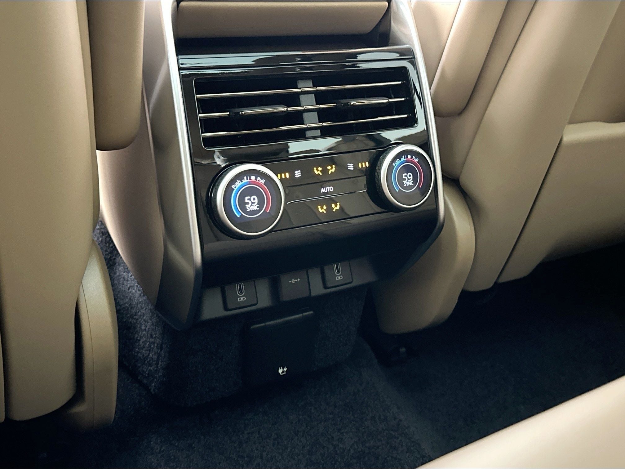 2026 Land Rover Range Rover SE