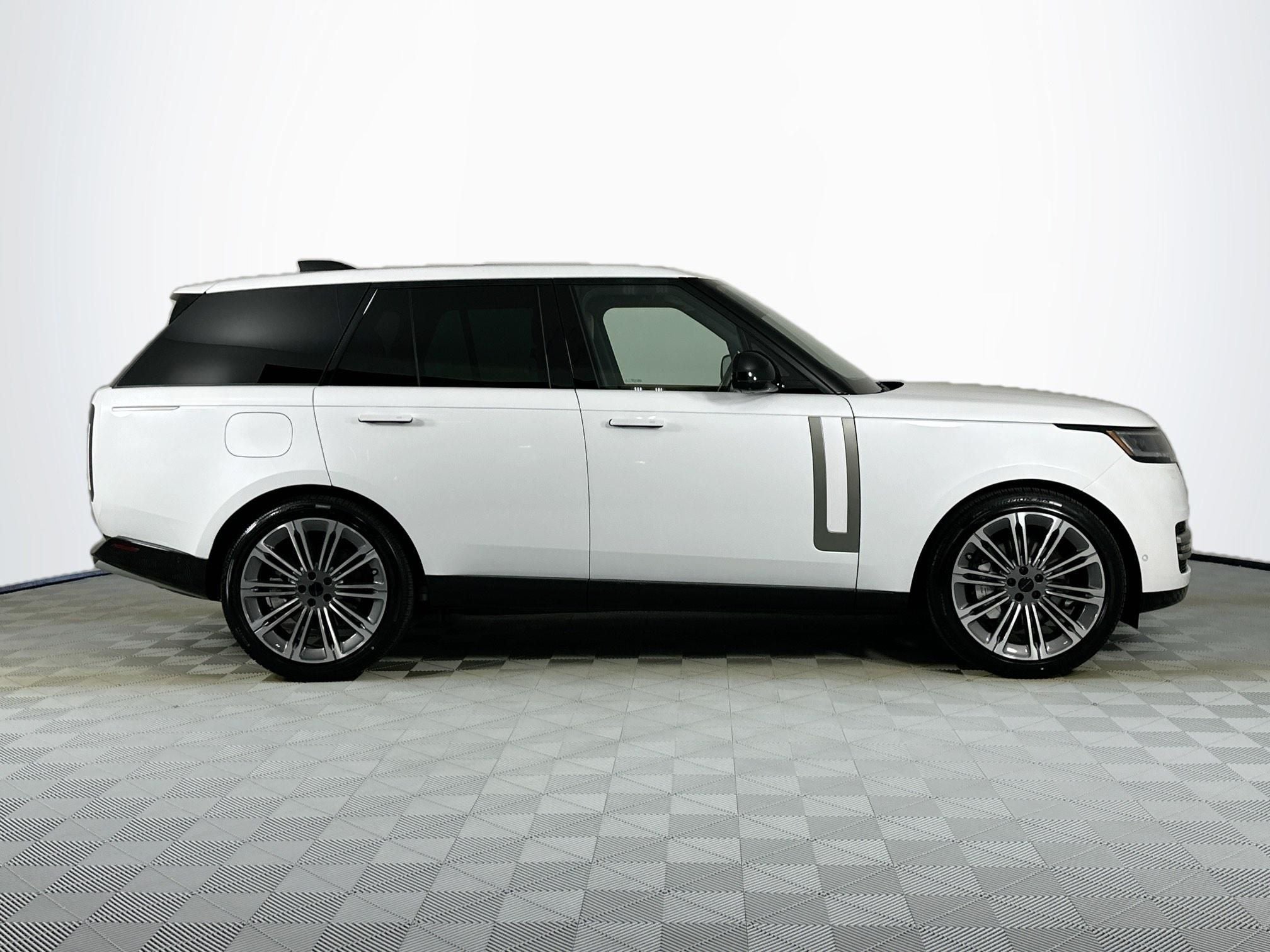 2026 Land Rover Range Rover SE