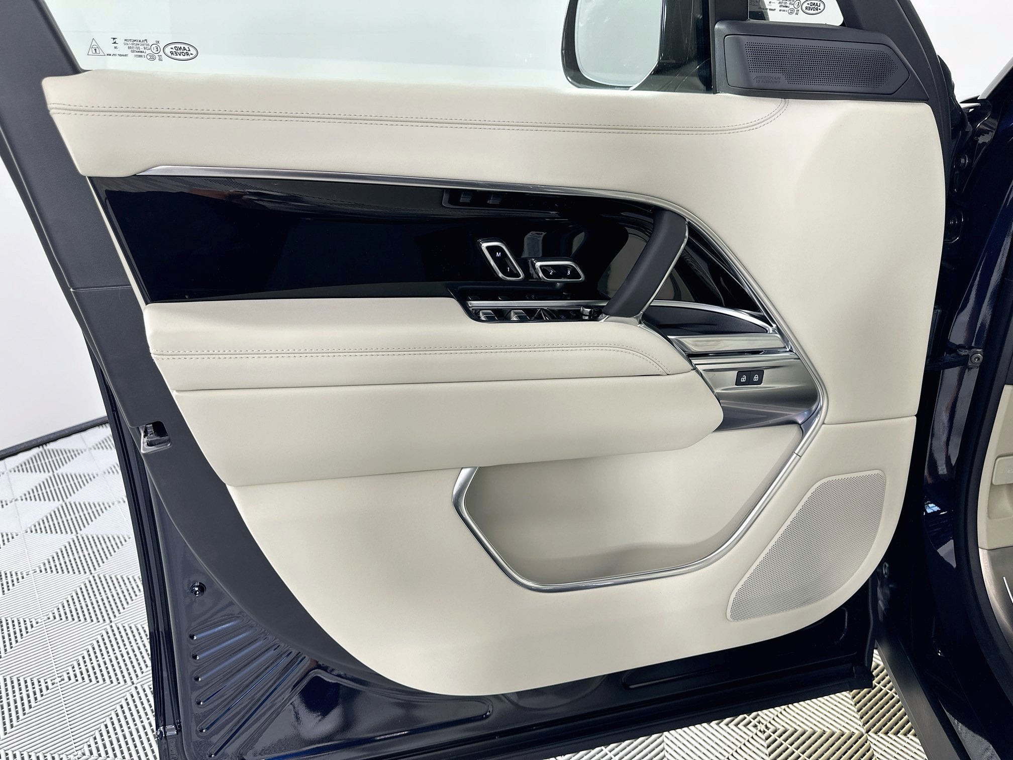 2027 Land Rover Range Rover SE