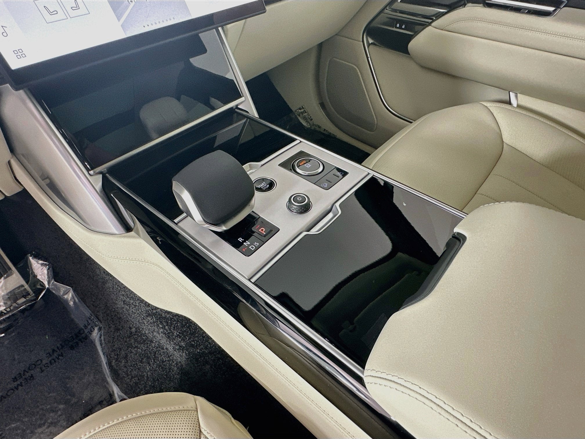 2027 Land Rover Range Rover SE