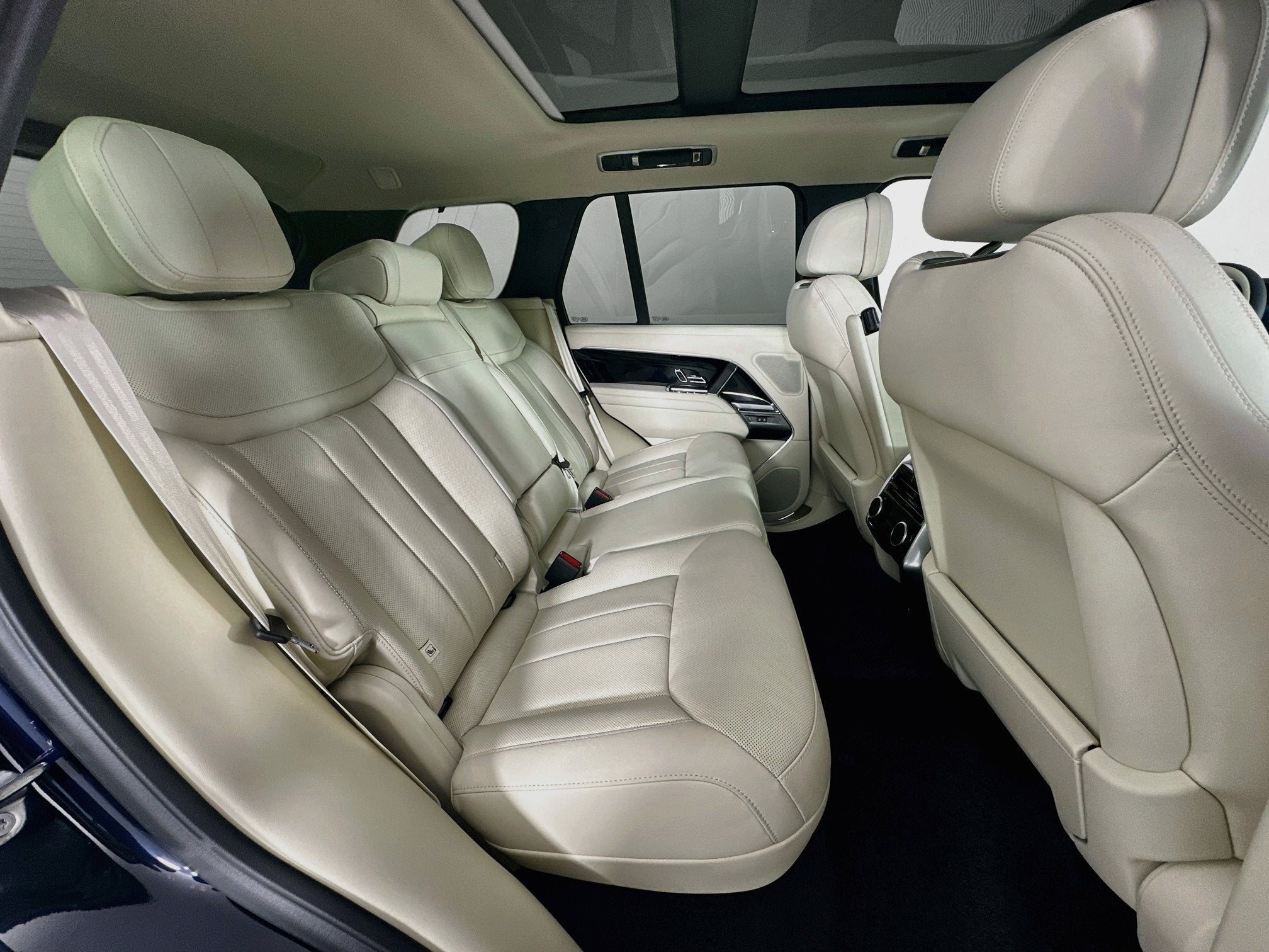2027 Land Rover Range Rover SE
