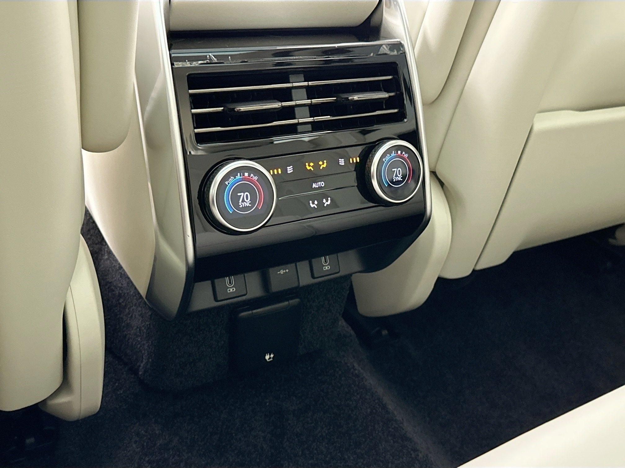 2026 Land Rover Range Rover SE