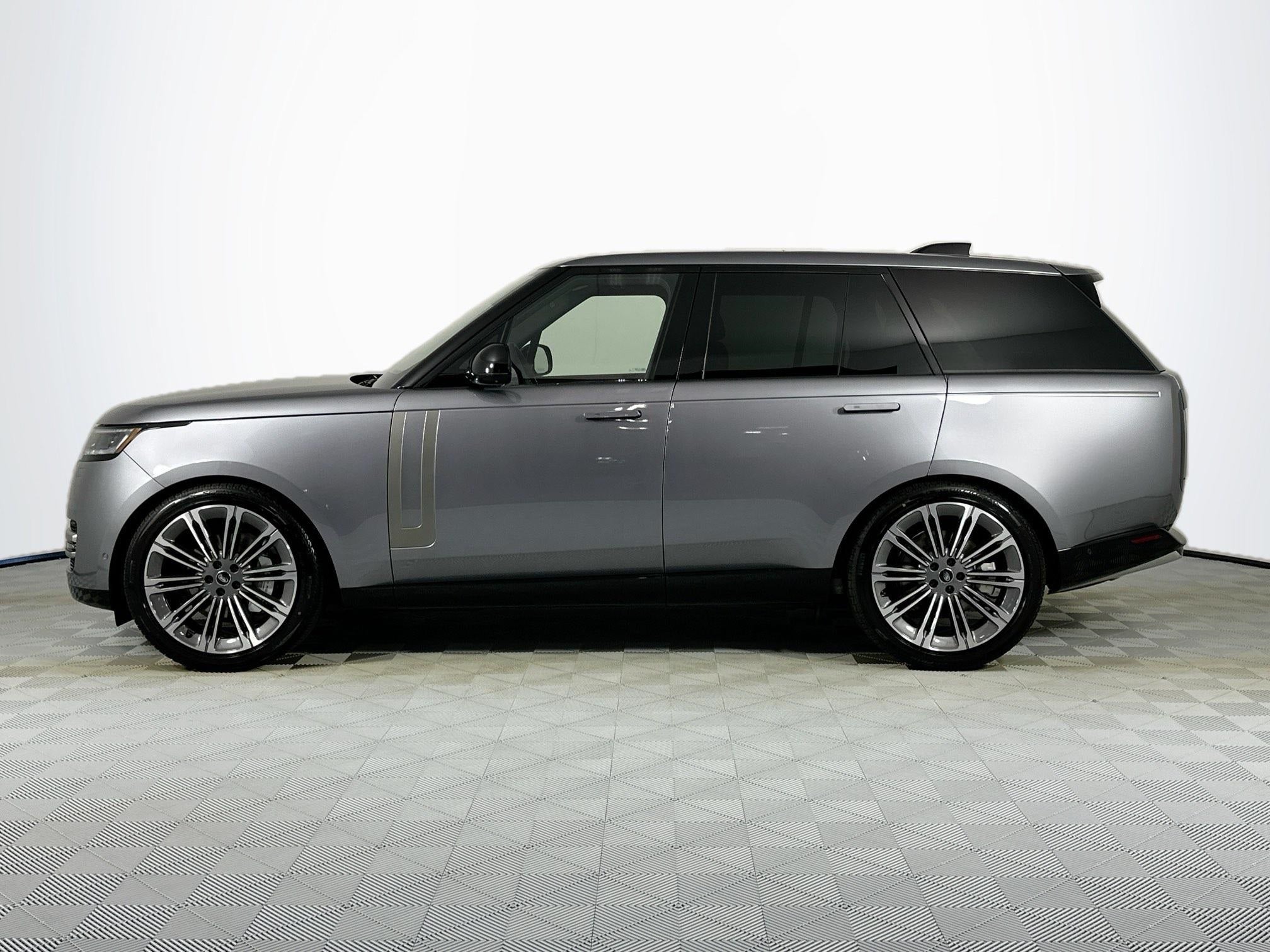 2025 Land Rover Range Rover SE