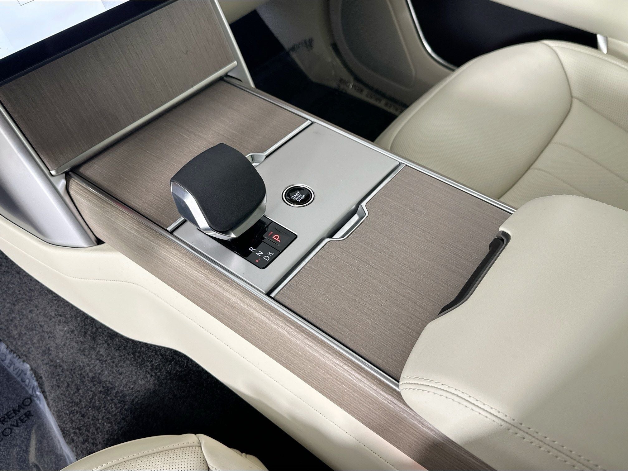 2026 Land Rover Range Rover Plug-In Hybrid SE