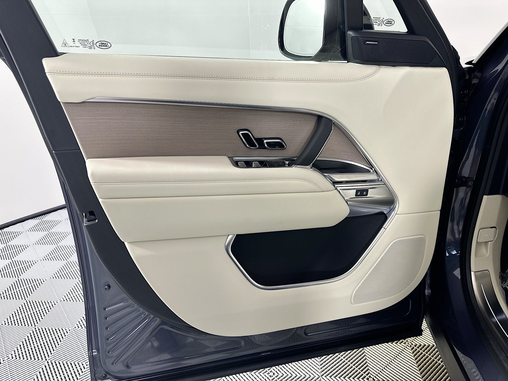 2026 Land Rover Range Rover Plug-In Hybrid SE