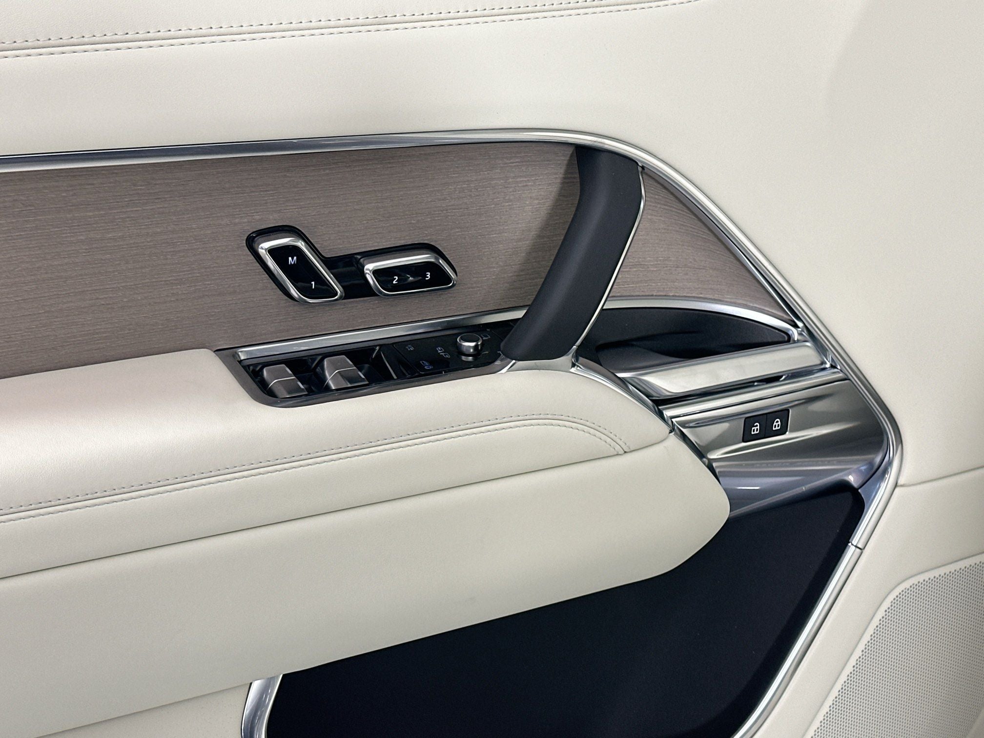 2026 Land Rover Range Rover Plug-In Hybrid SE