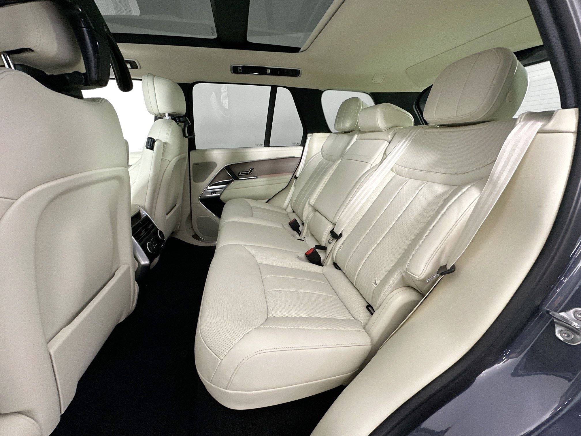 2026 Land Rover Range Rover Plug-In Hybrid SE