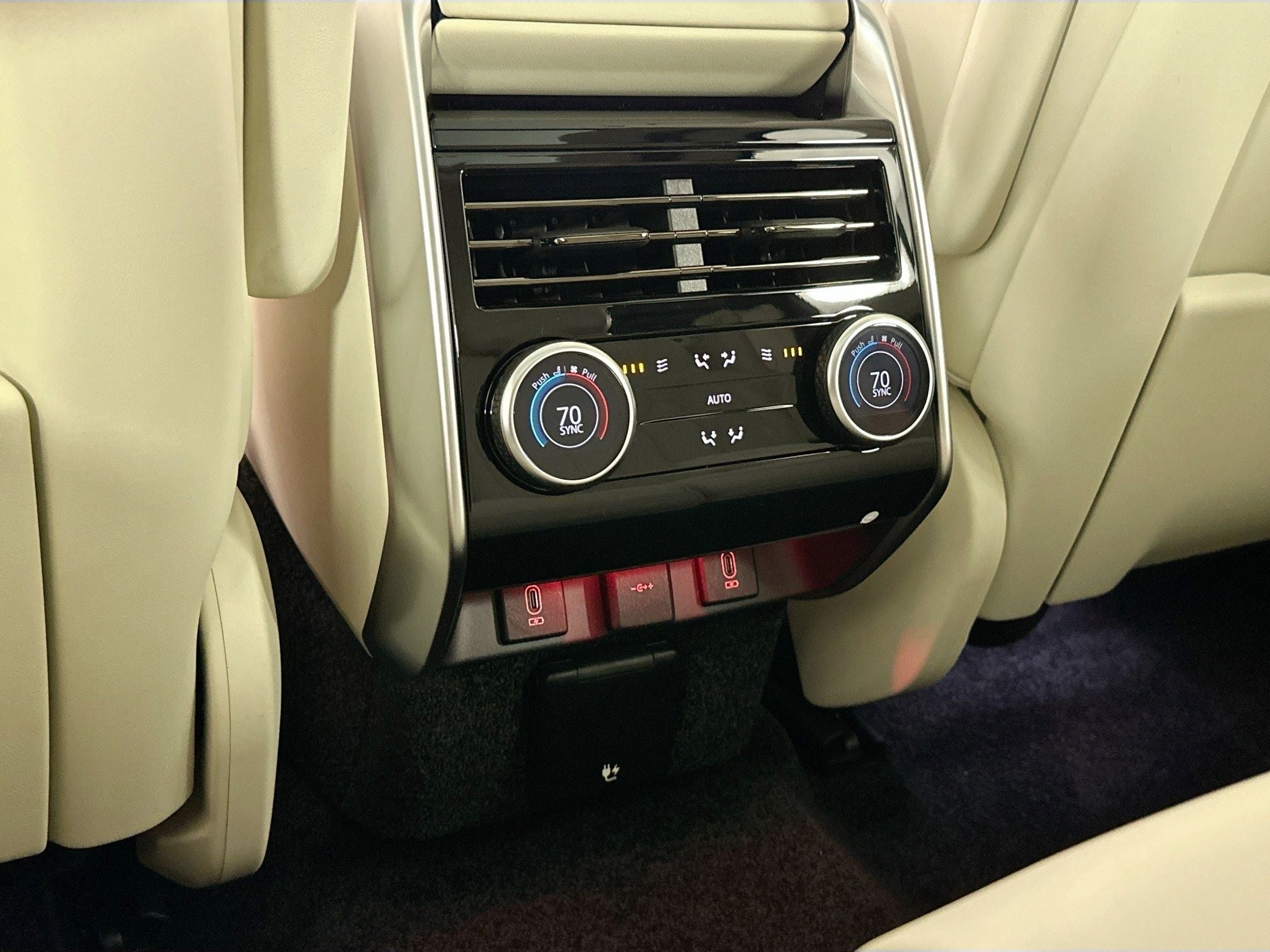 2026 Land Rover Range Rover Plug-In Hybrid SE