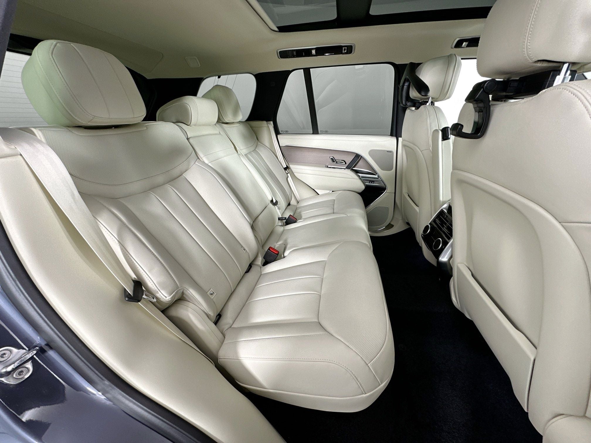 2026 Land Rover Range Rover Plug-In Hybrid SE