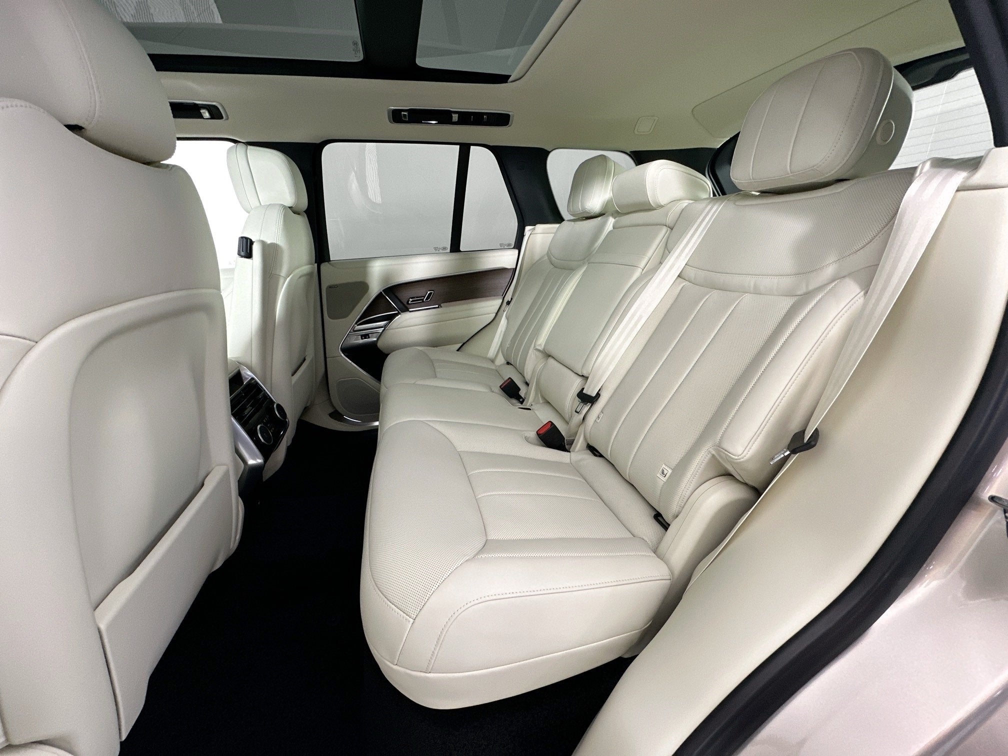 2026 Land Rover Range Rover Plug-In Hybrid SE