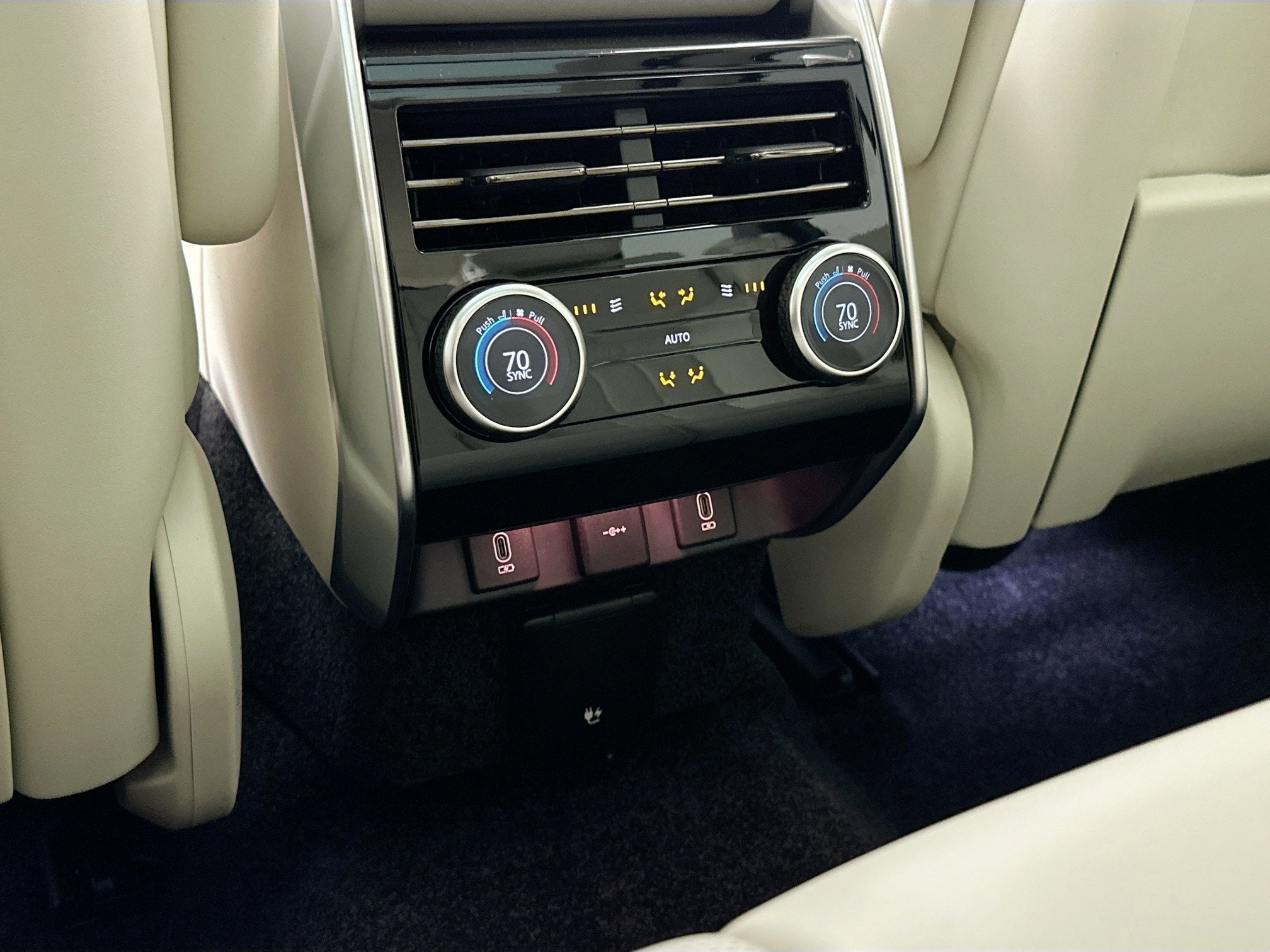 2026 Land Rover Range Rover Plug-In Hybrid SE