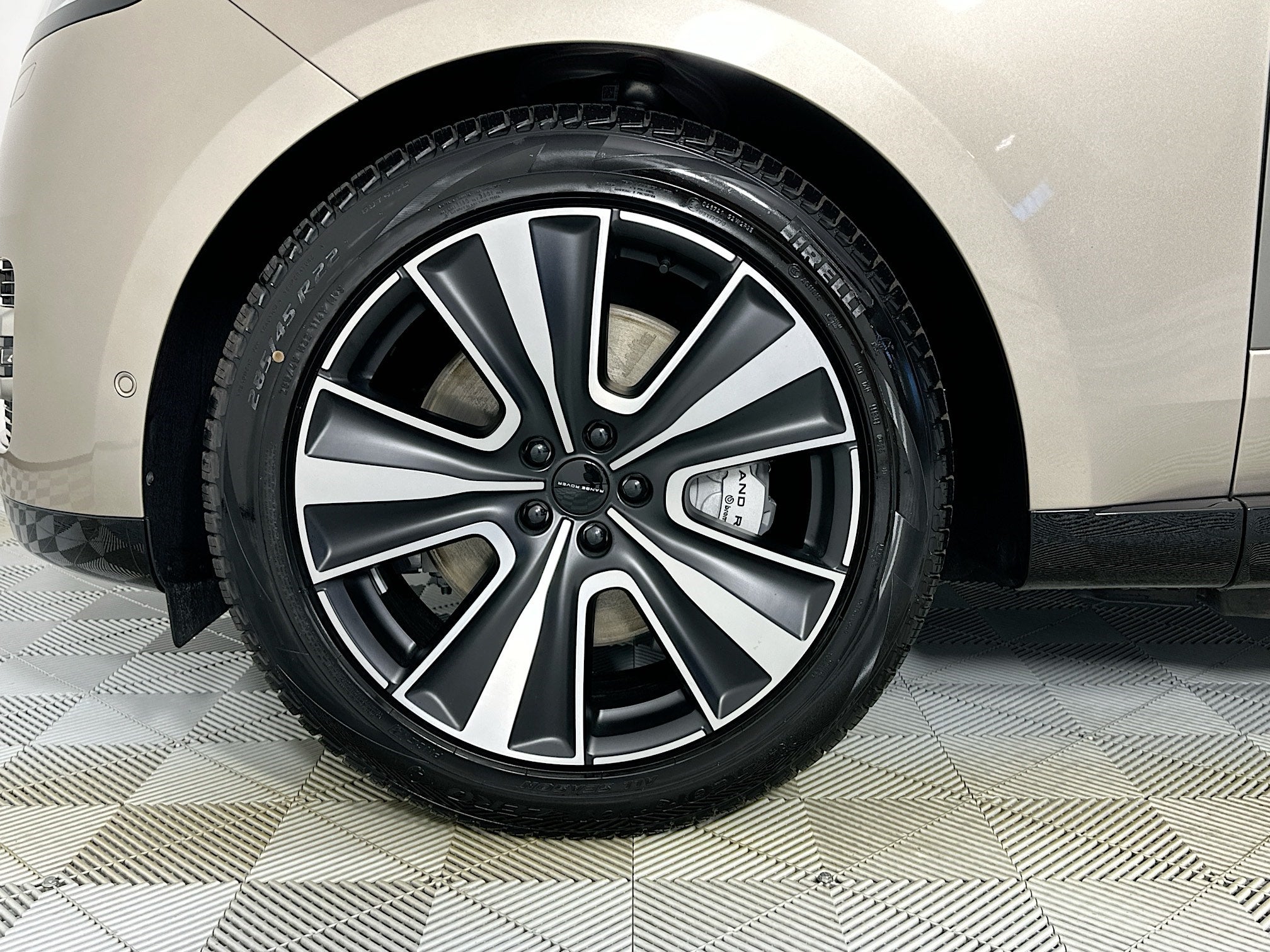 2026 Land Rover Range Rover Plug-In Hybrid SE