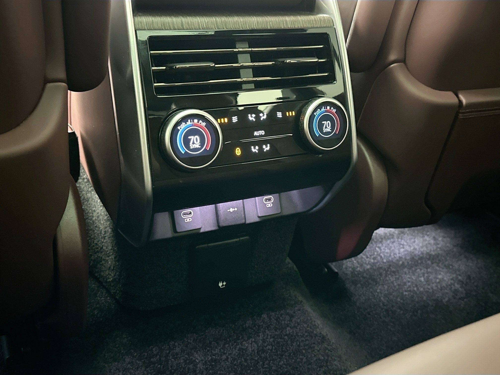 2025 Land Rover Range Rover Plug-In Hybrid SE