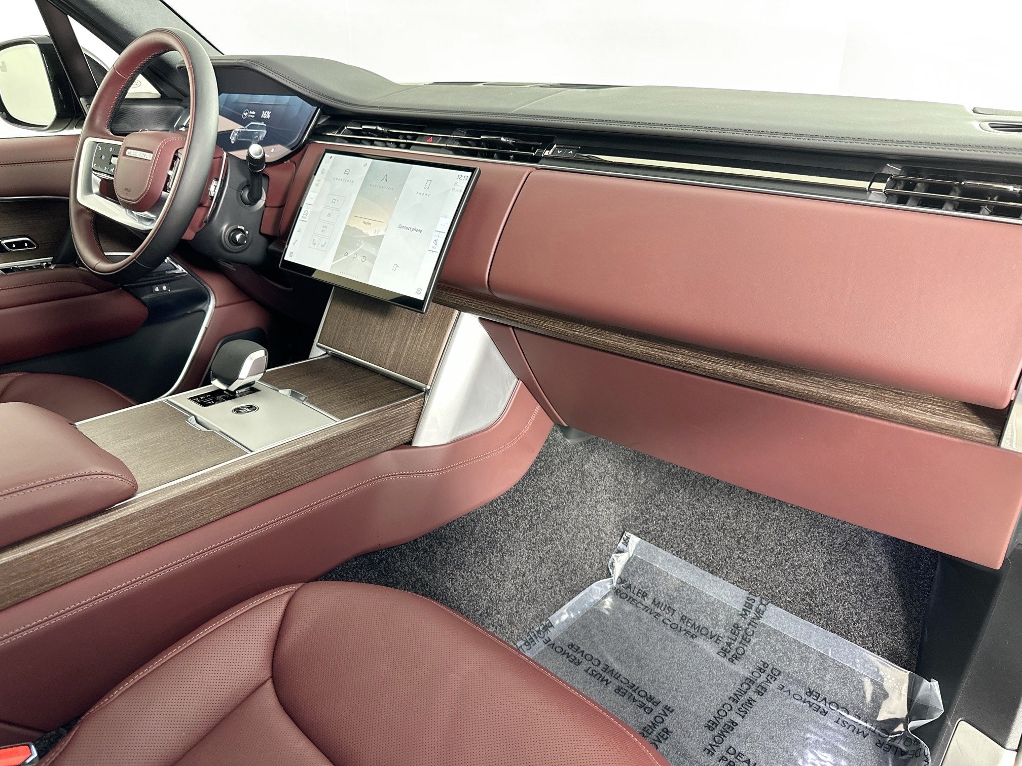 2025 Land Rover Range Rover Plug-In Hybrid SE