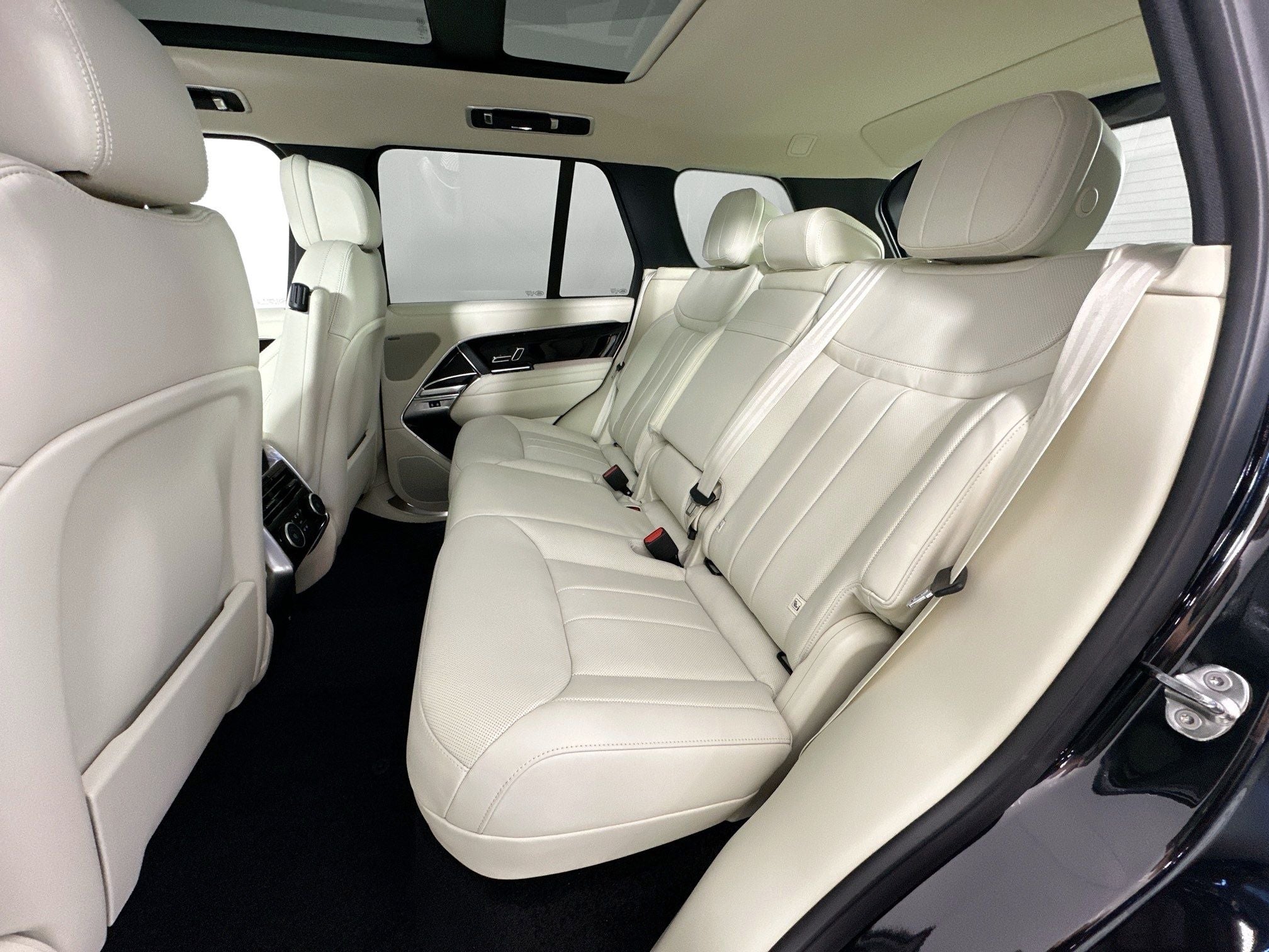 2026 Land Rover Range Rover Plug-In Hybrid SE