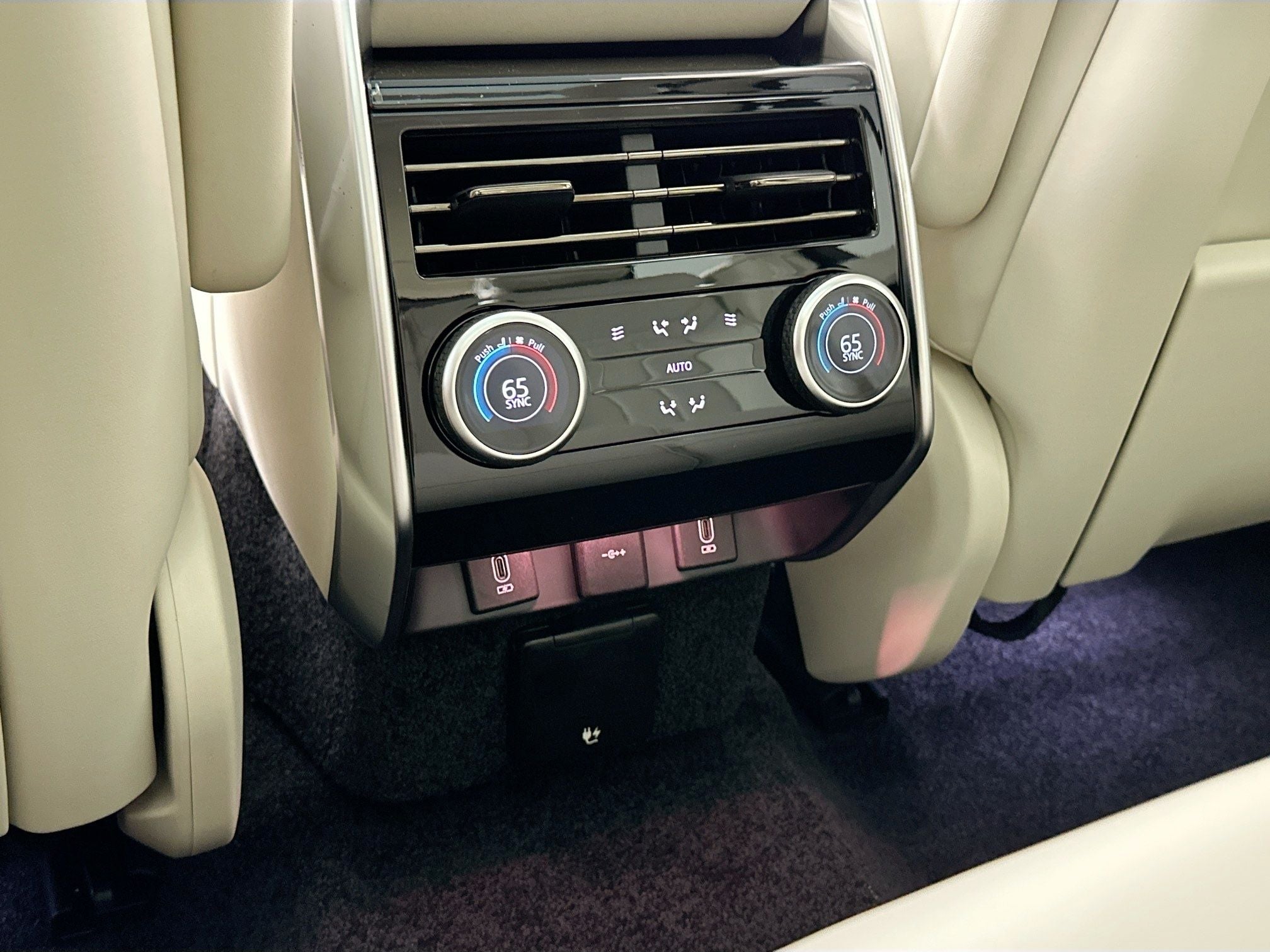 2026 Land Rover Range Rover Plug-In Hybrid SE