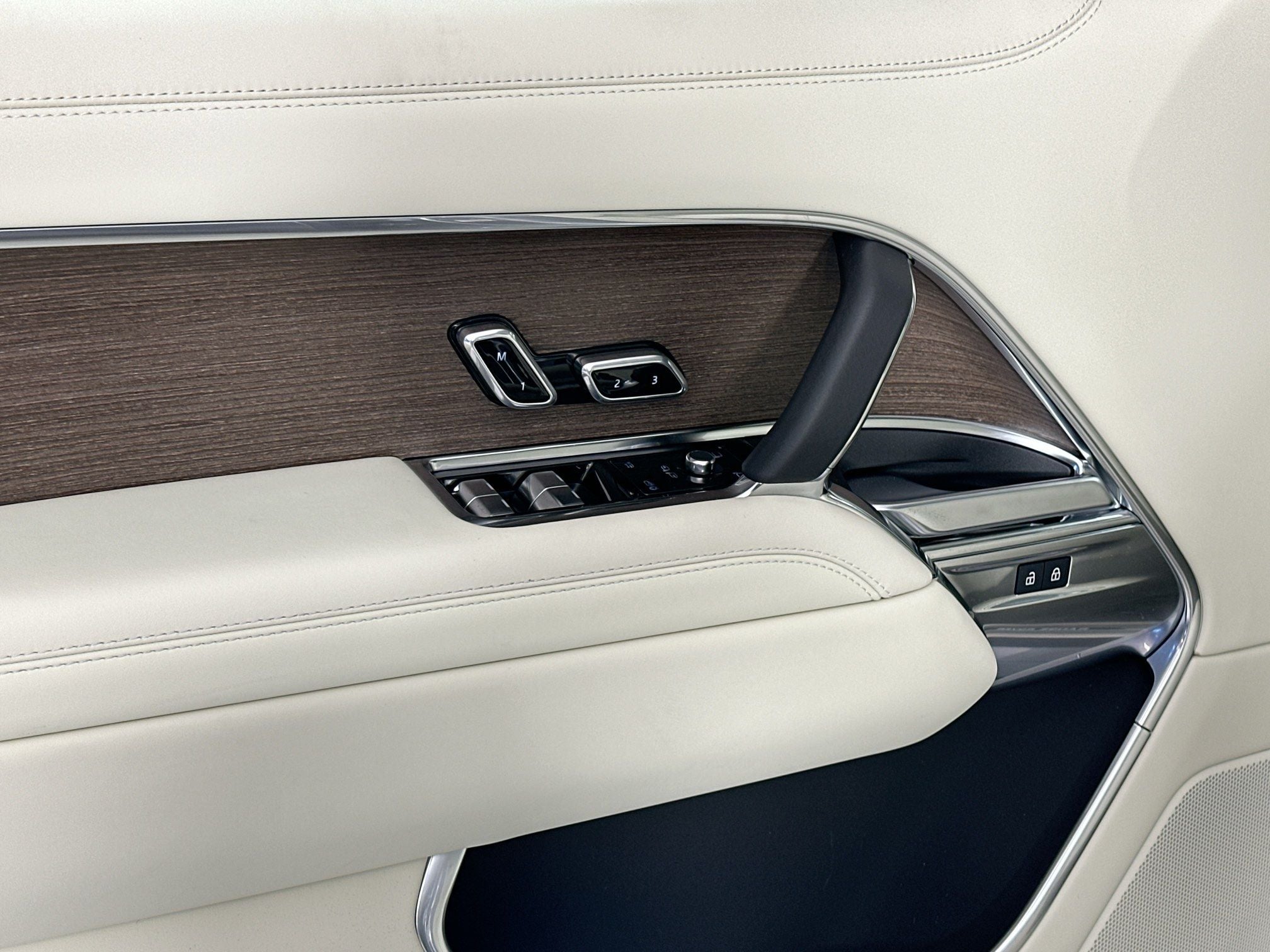 2026 Land Rover Range Rover Plug-In Hybrid SE