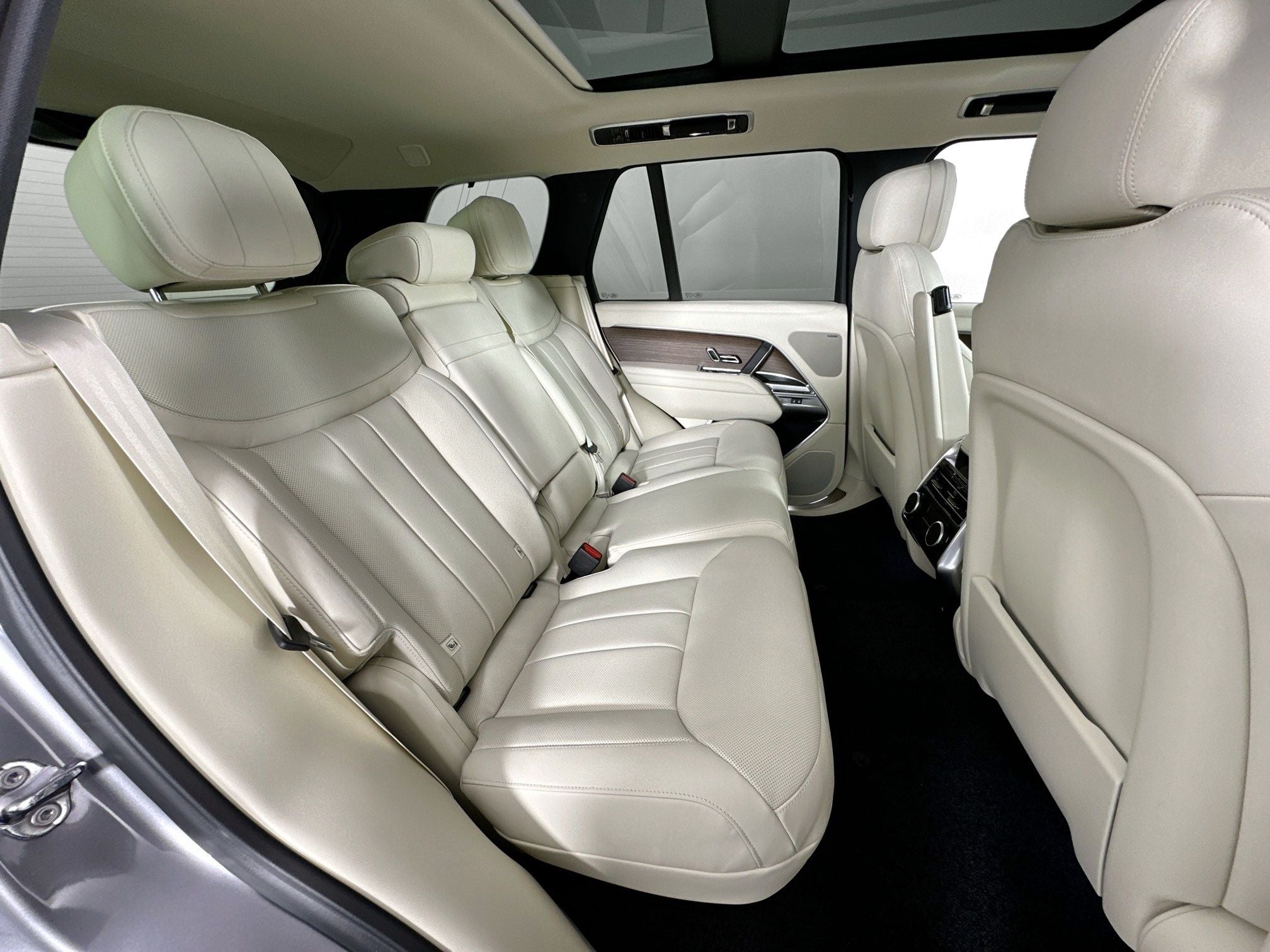 2026 Land Rover Range Rover Plug-In Hybrid SE