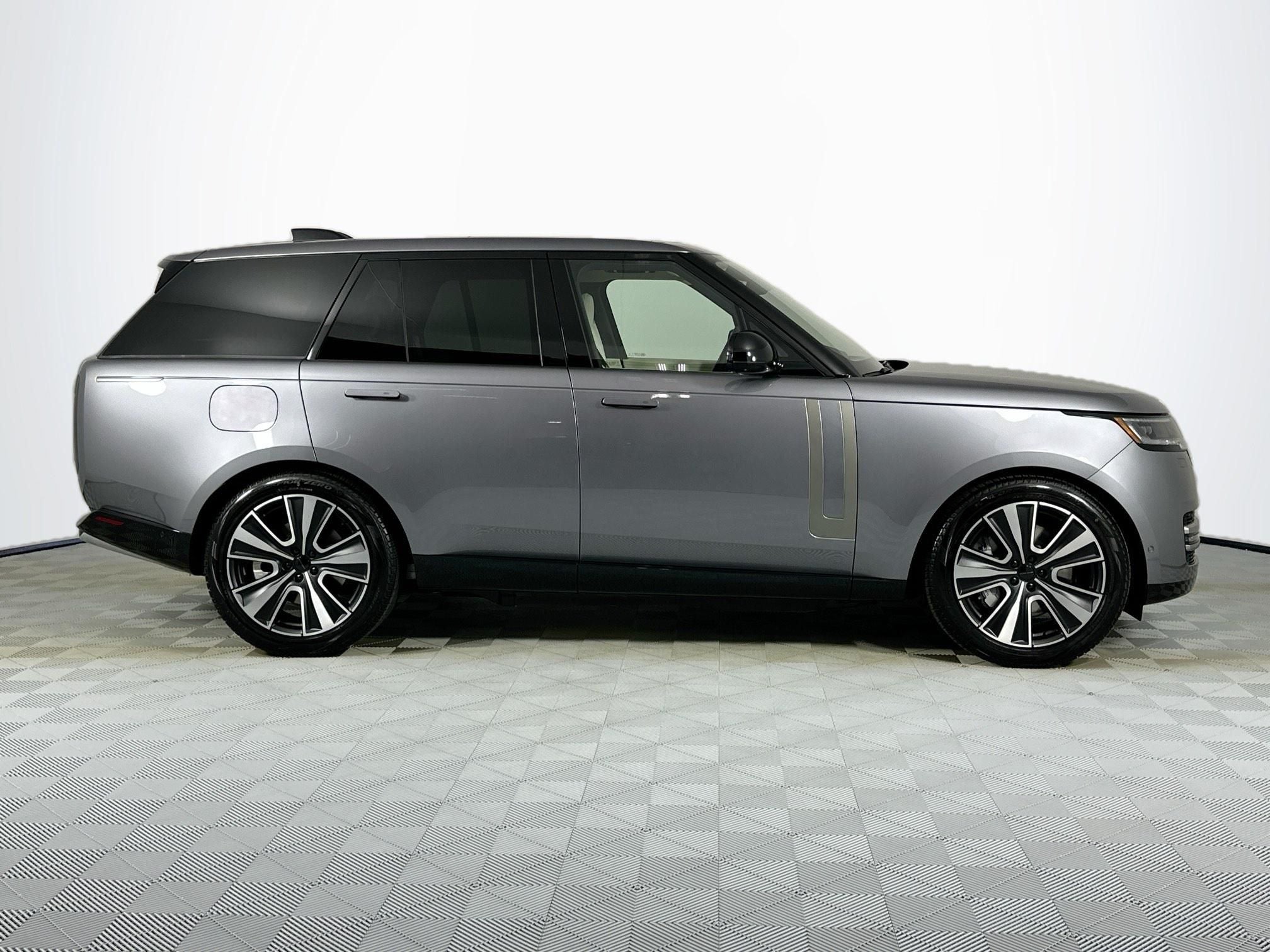 2026 Land Rover Range Rover Plug-In Hybrid SE