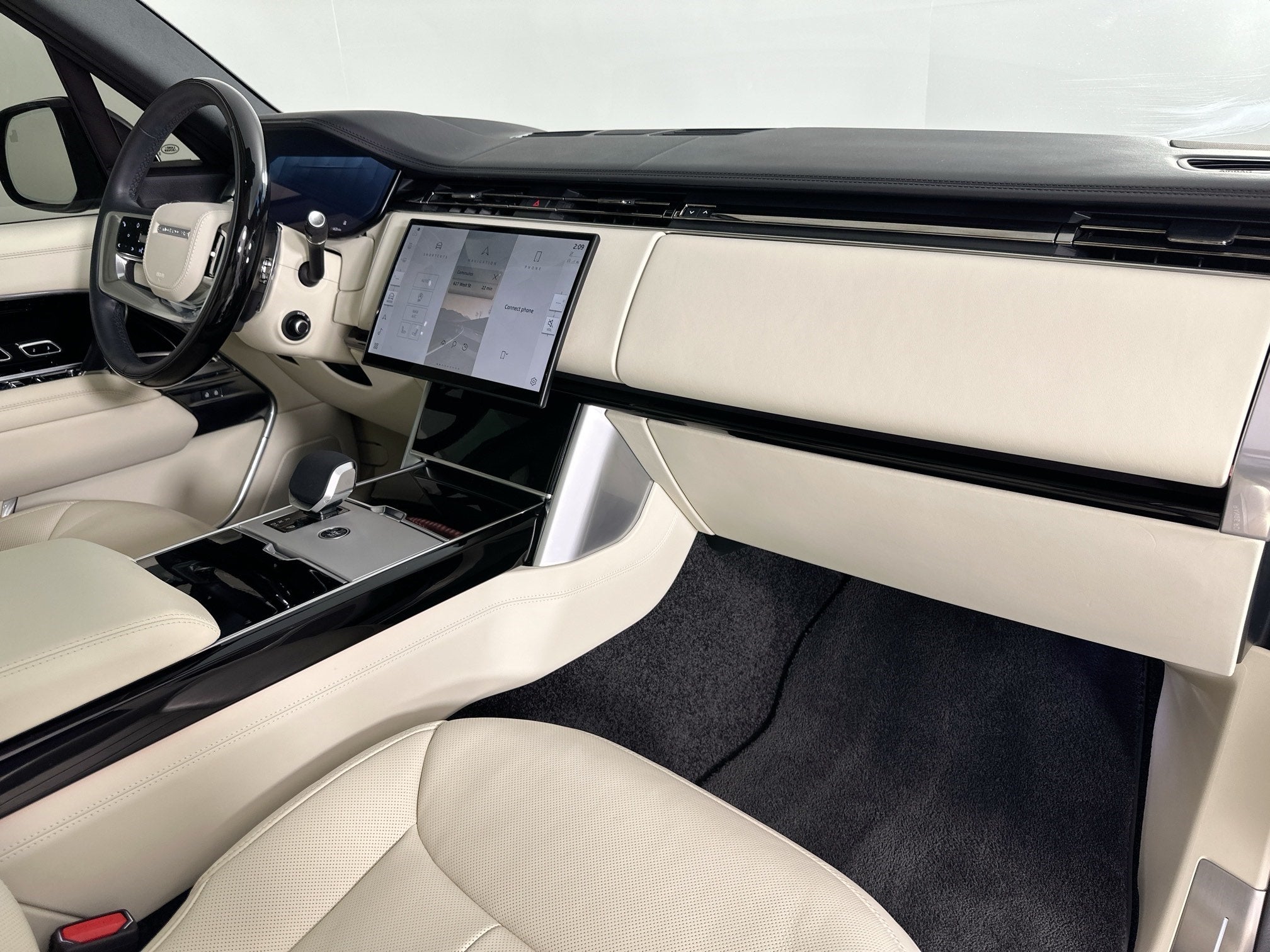 2025 Land Rover Range Rover SE