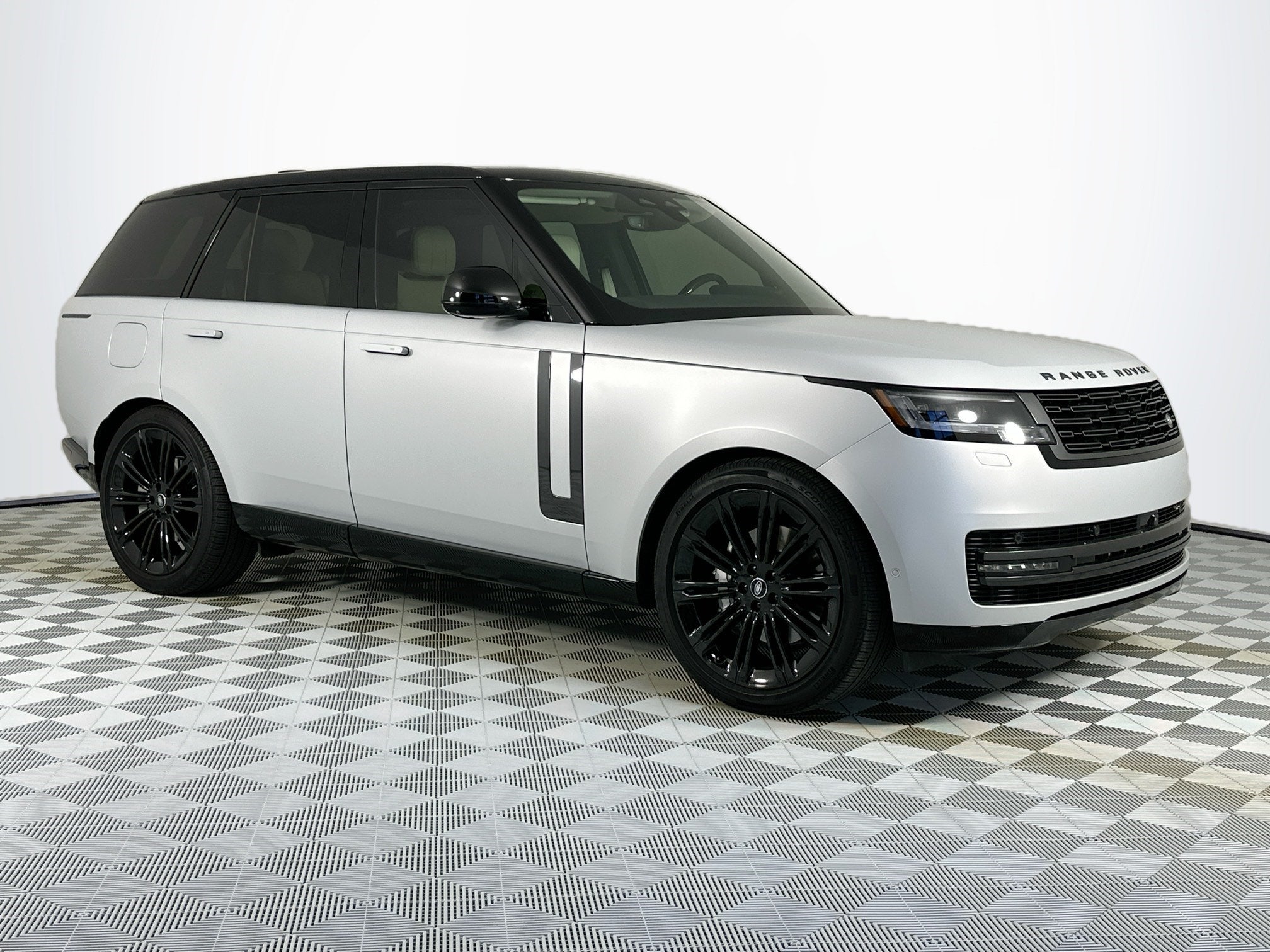 2025 Land Rover Range Rover SE