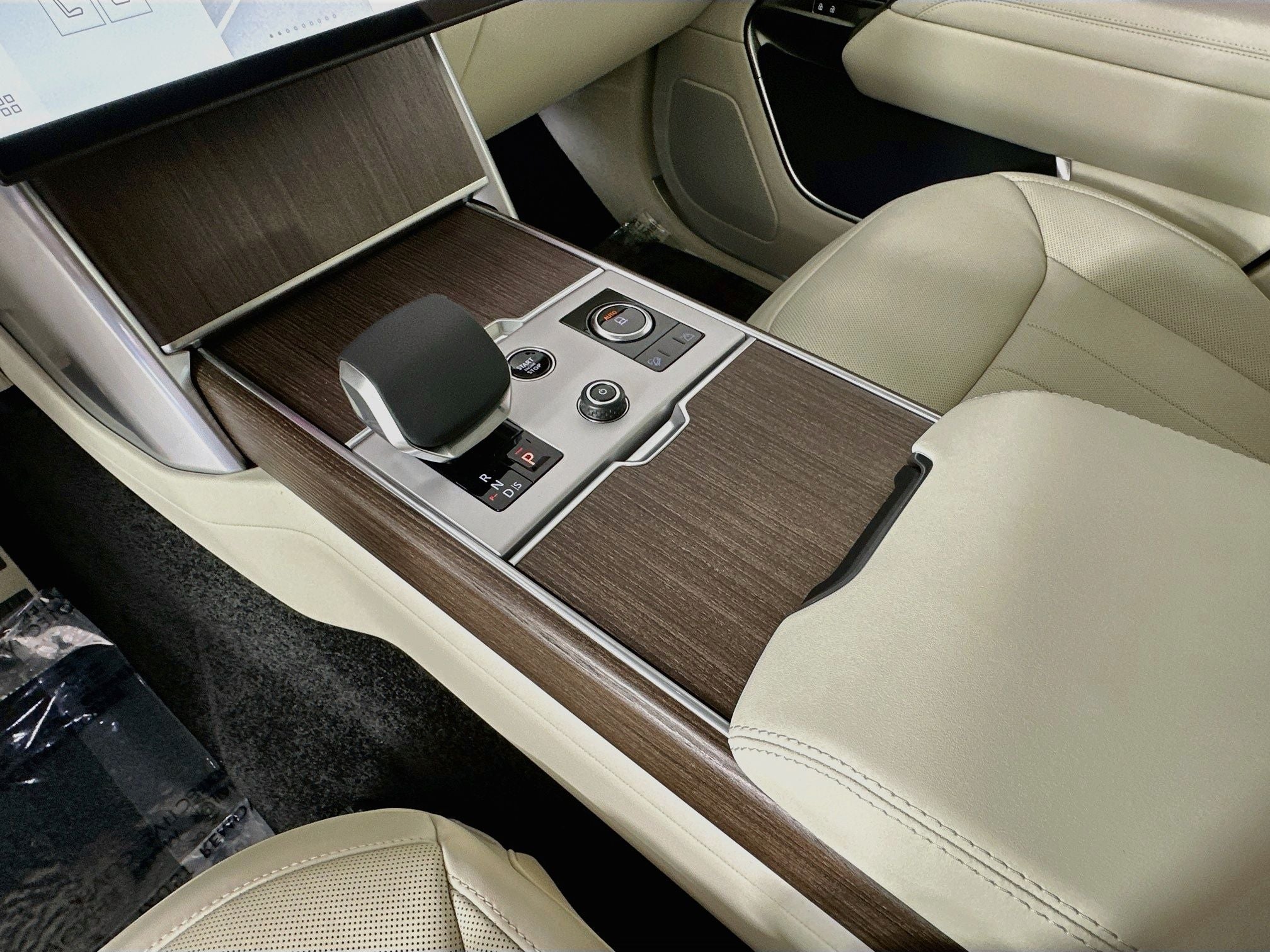2027 Land Rover Range Rover SE