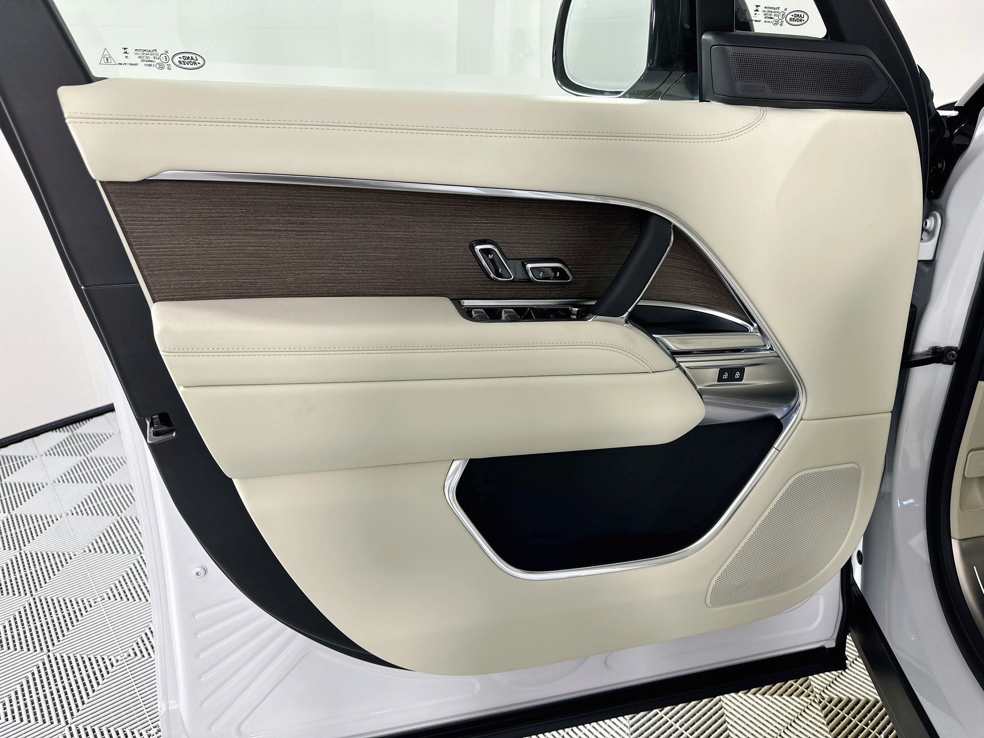 2027 Land Rover Range Rover SE