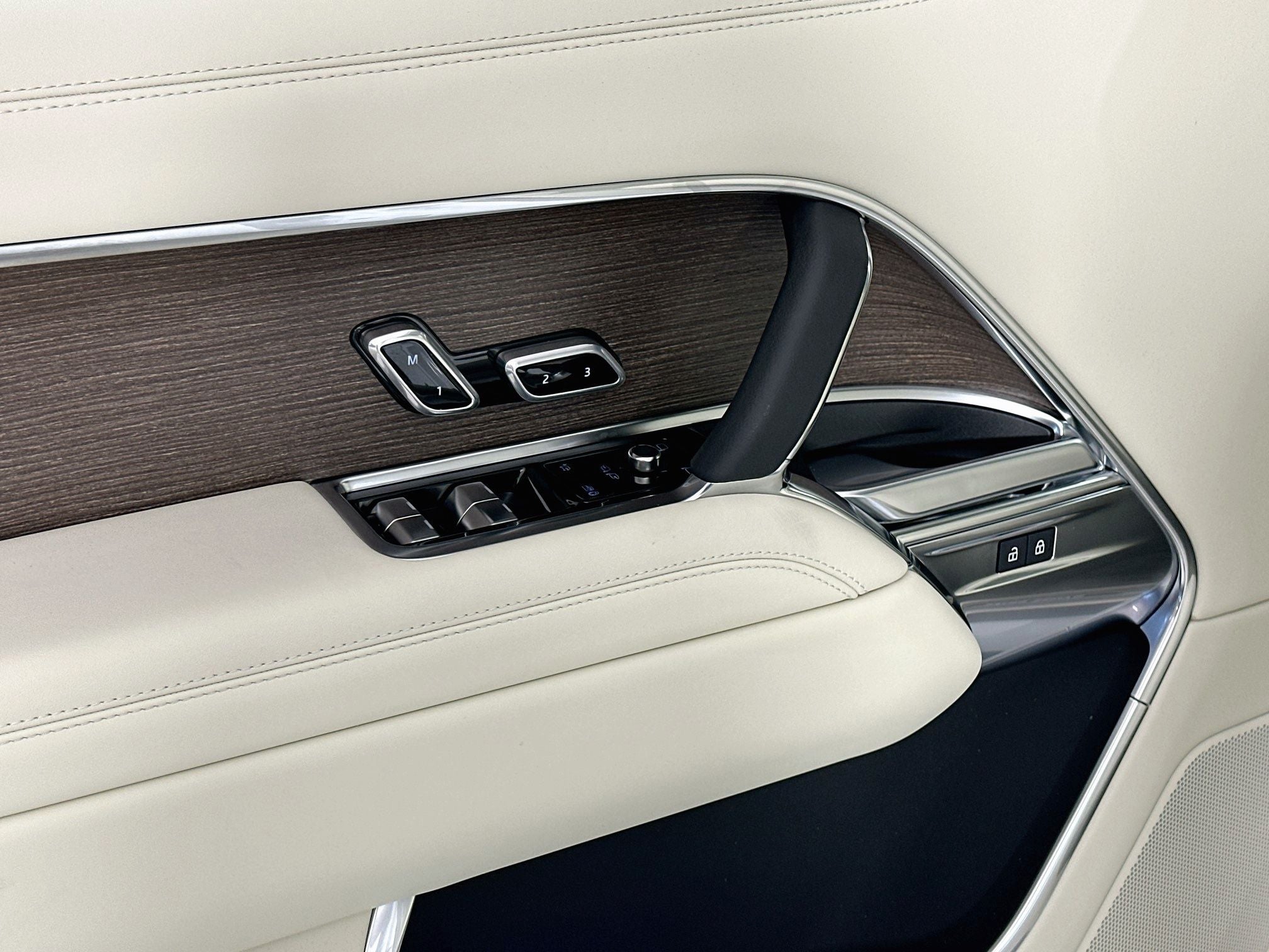 2027 Land Rover Range Rover SE