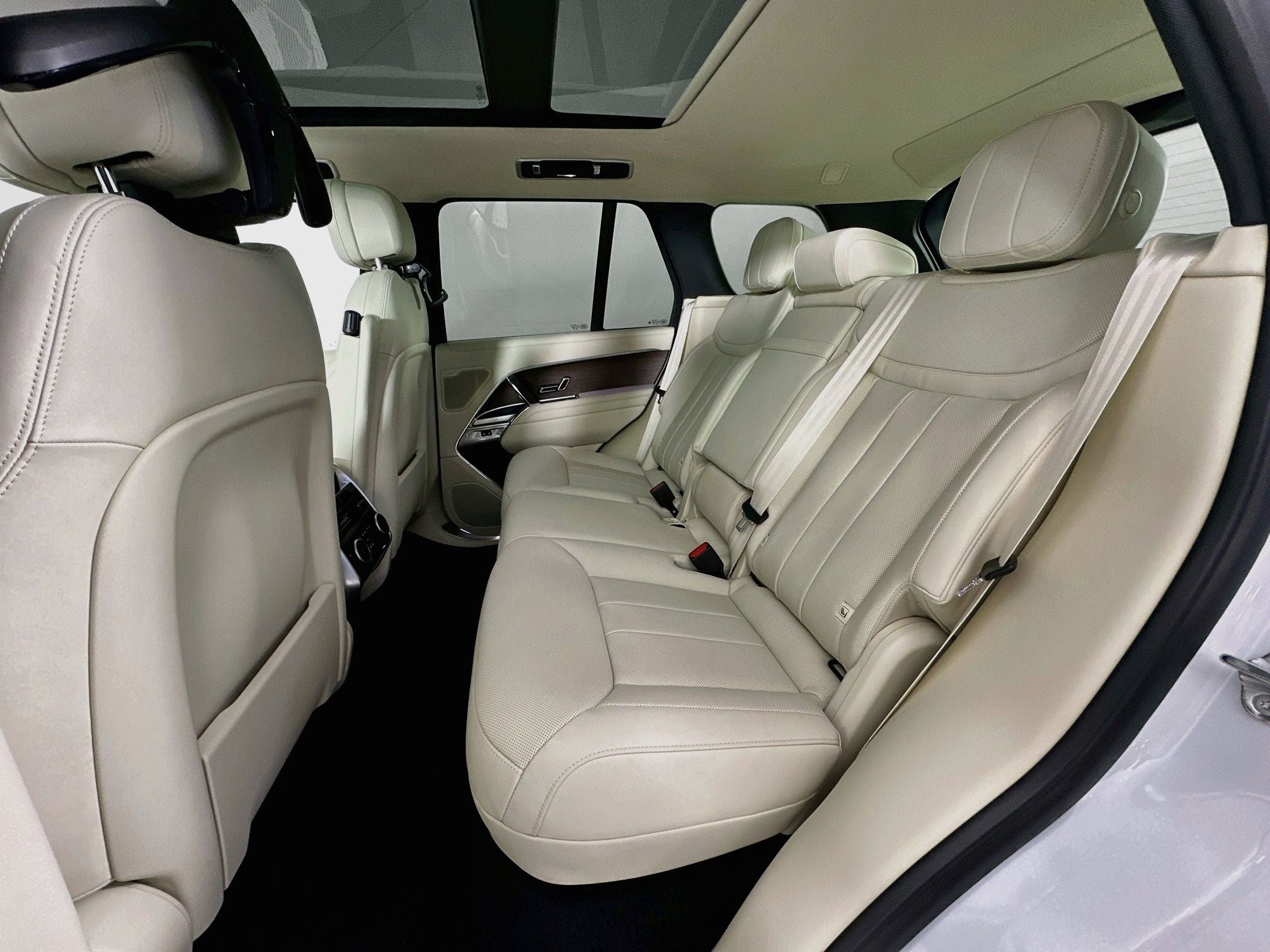 2027 Land Rover Range Rover SE