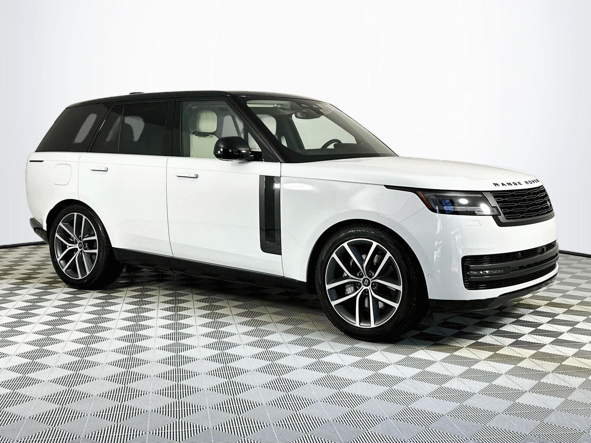 2027 Land Rover Range Rover SE