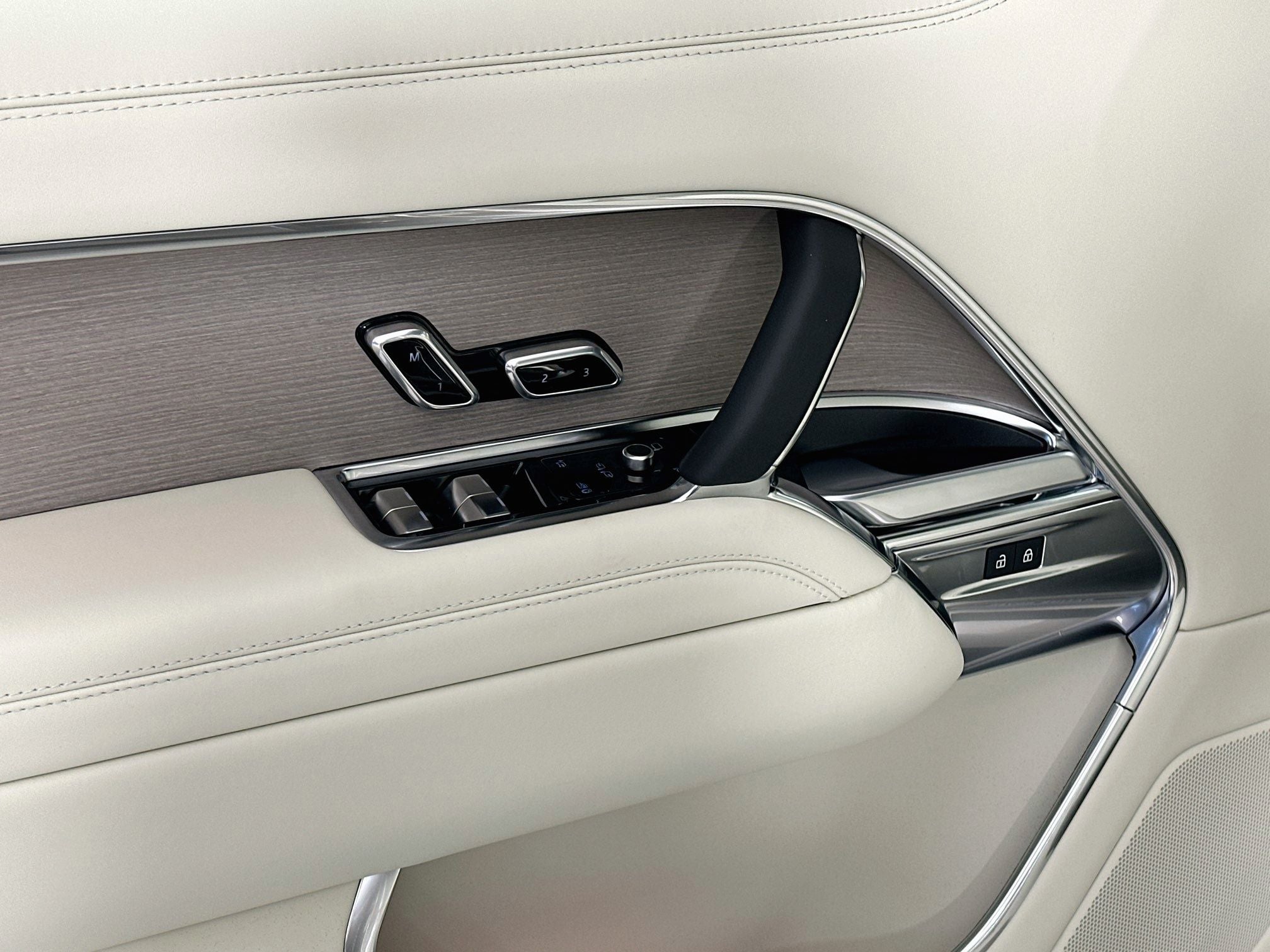 2026 Land Rover Range Rover SE