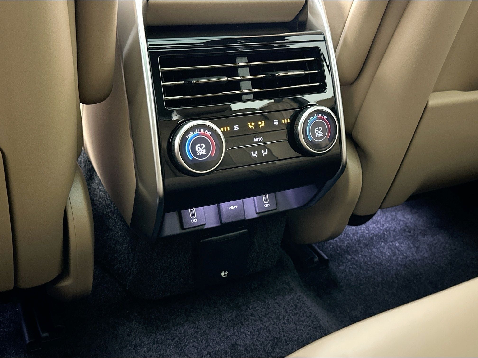 2026 Land Rover Range Rover SE