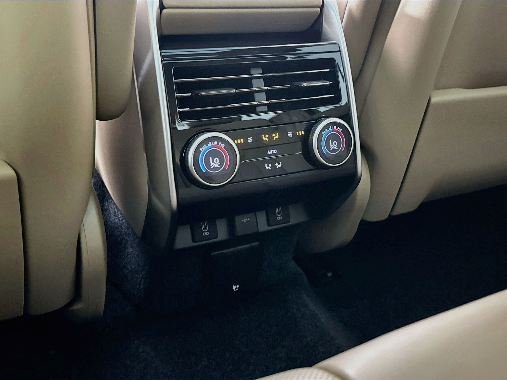 2027 Land Rover Range Rover SE