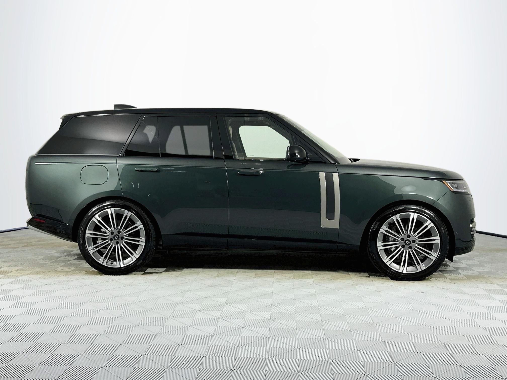2027 Land Rover Range Rover SE
