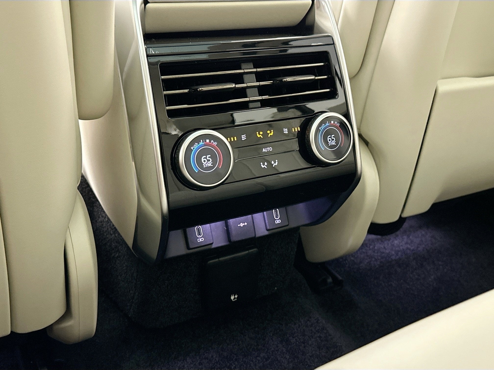 2026 Land Rover Range Rover SE