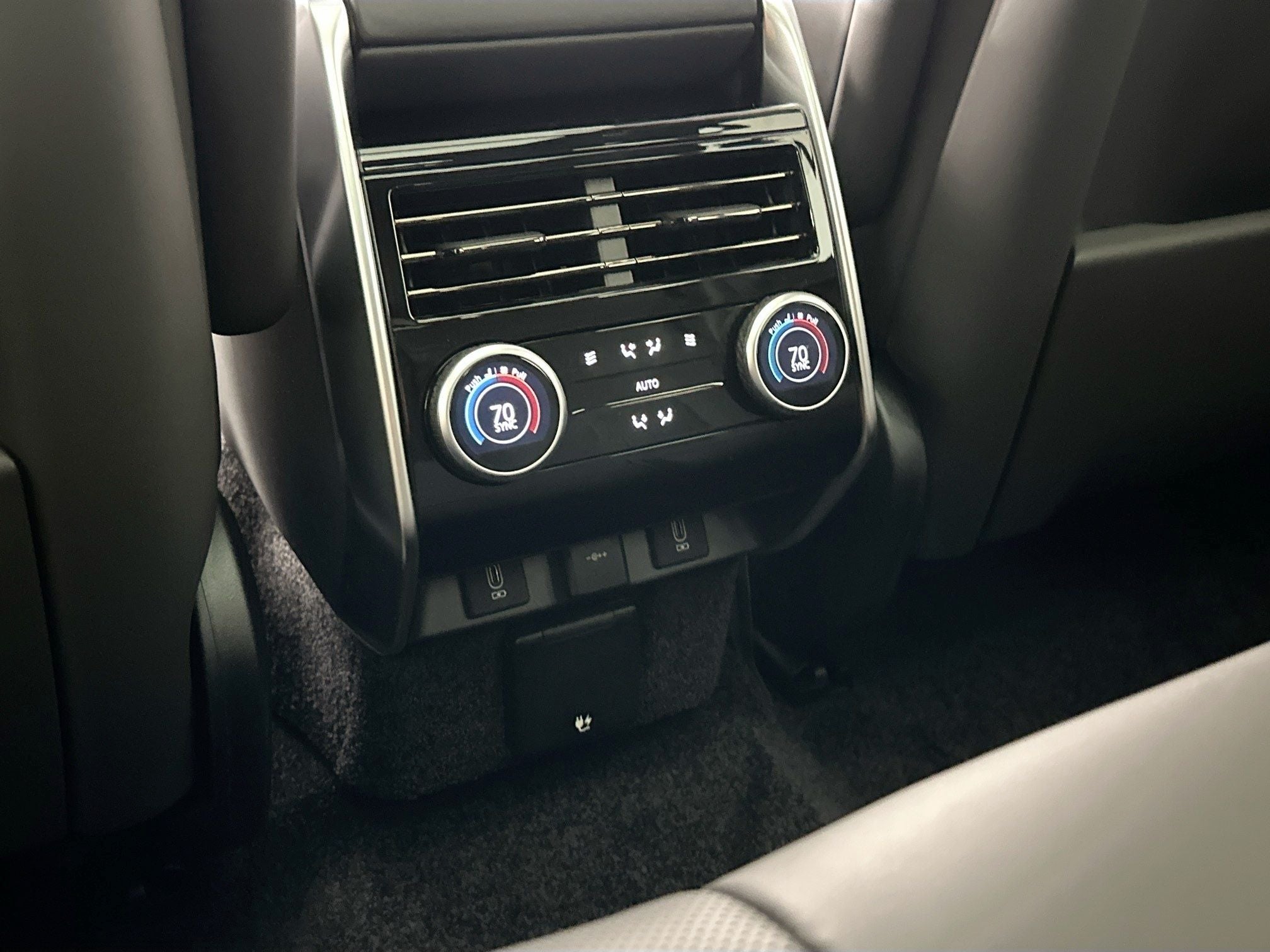 2026 Land Rover Range Rover SE