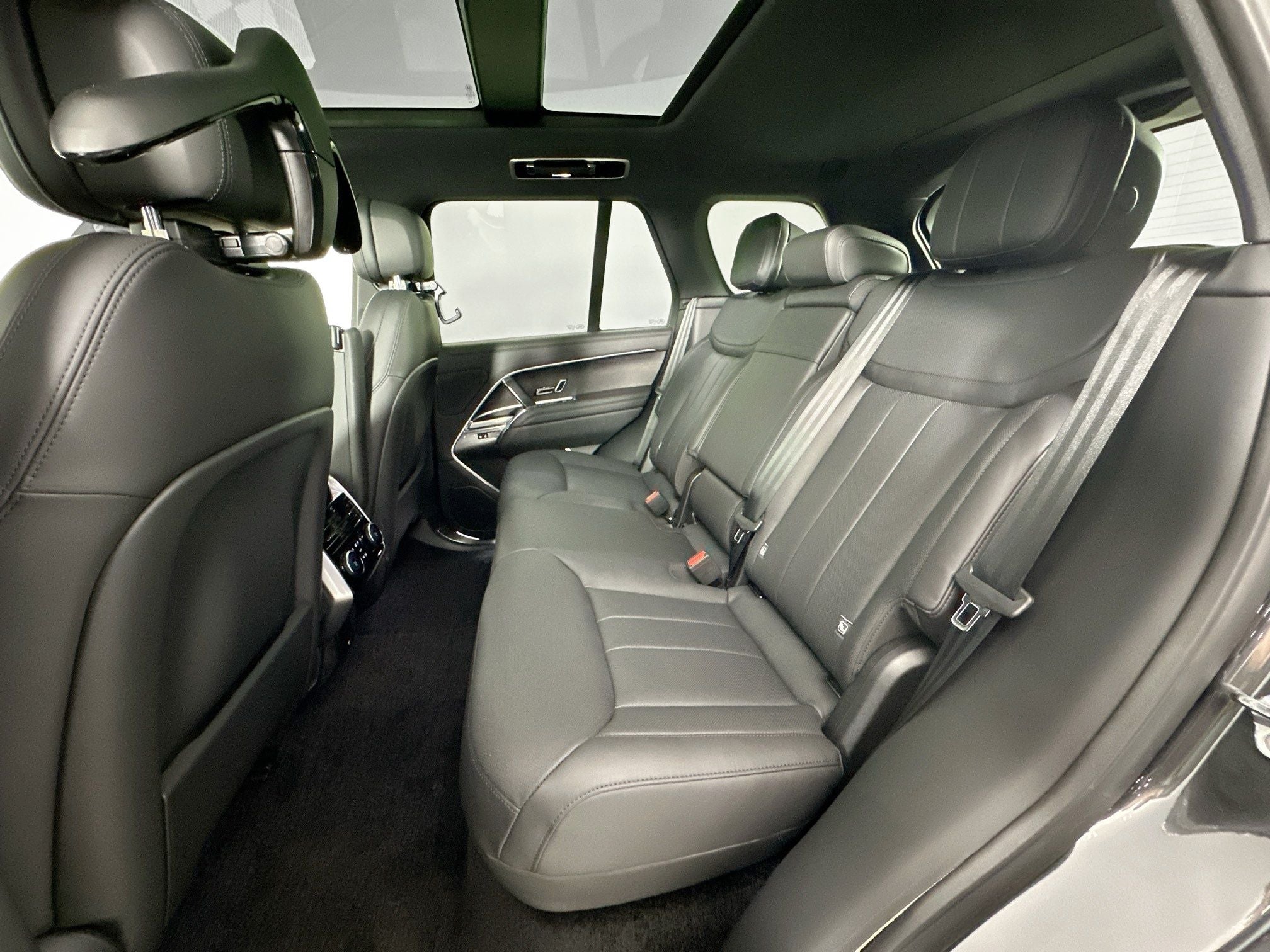 2026 Land Rover Range Rover SE