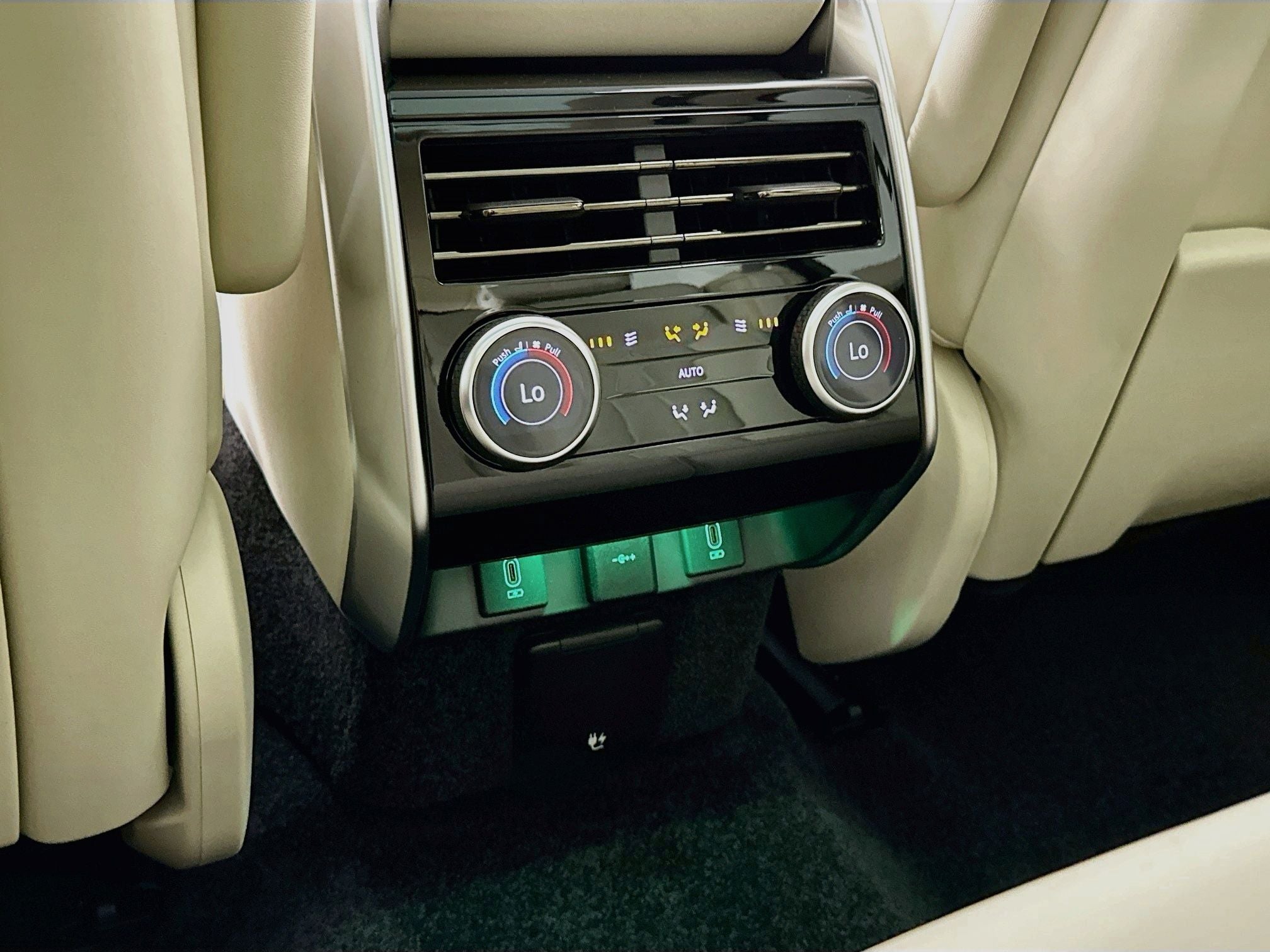 2027 Land Rover Range Rover SE