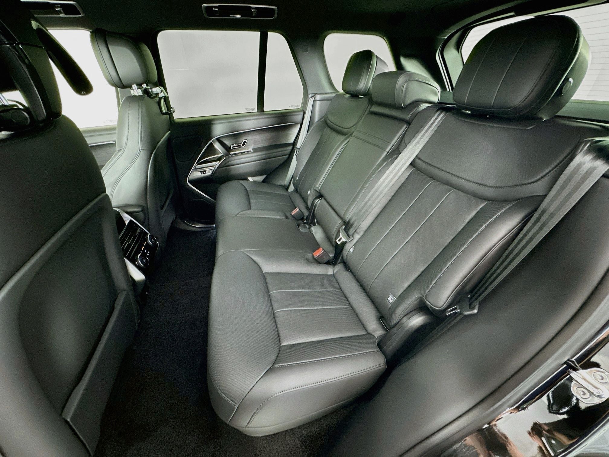 2027 Land Rover Range Rover SE