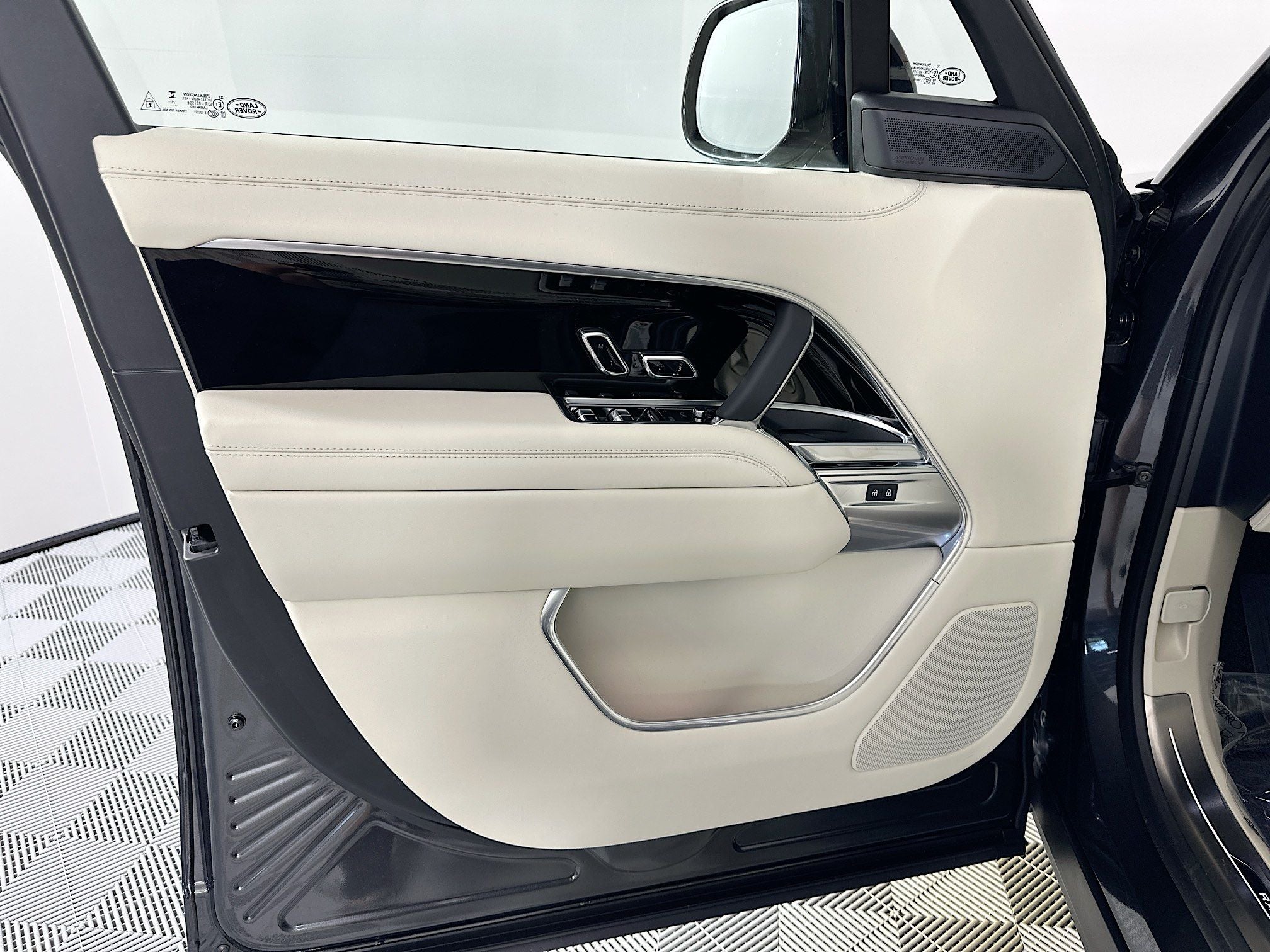 2026 Land Rover Range Rover SE